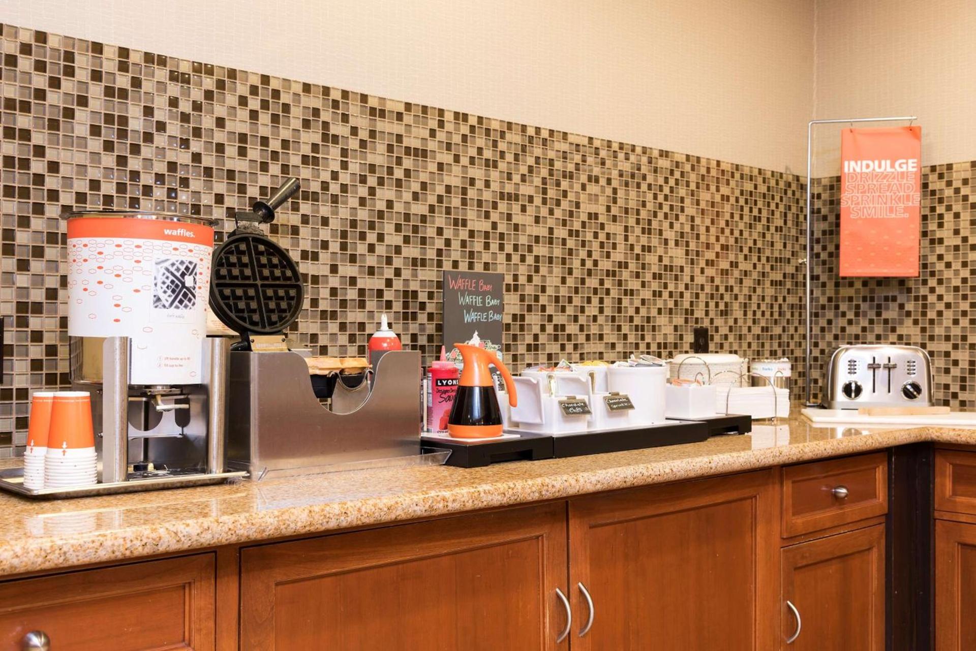 Hampton Inn & Suites East Lansing photo 7