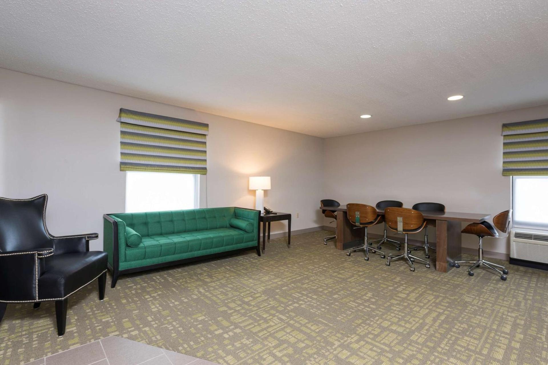 Hampton Inn & Suites East Lansing photo 37