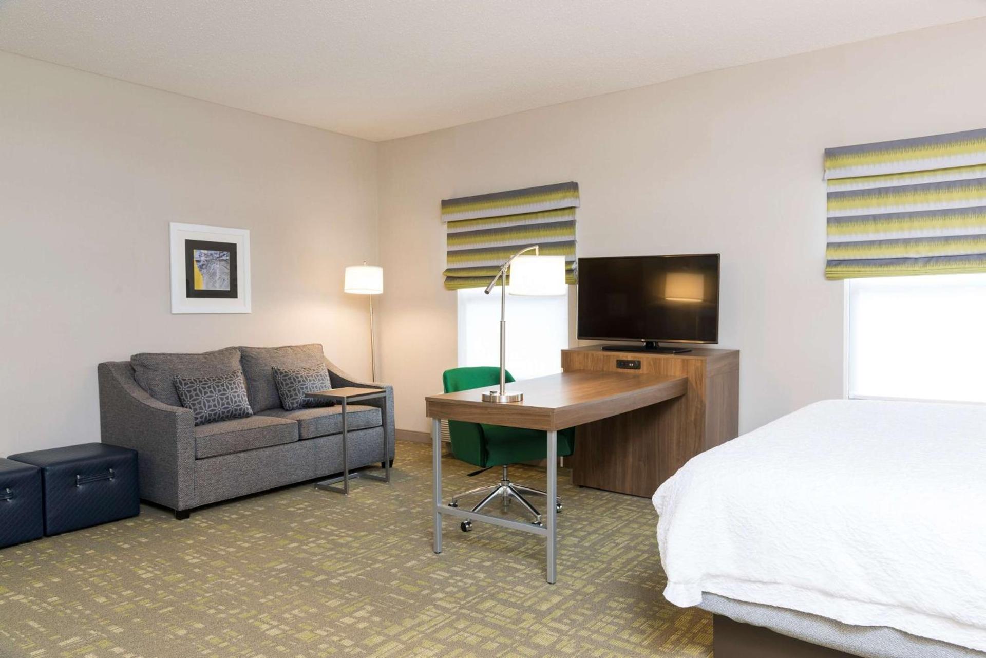 Hampton Inn & Suites East Lansing photo 40