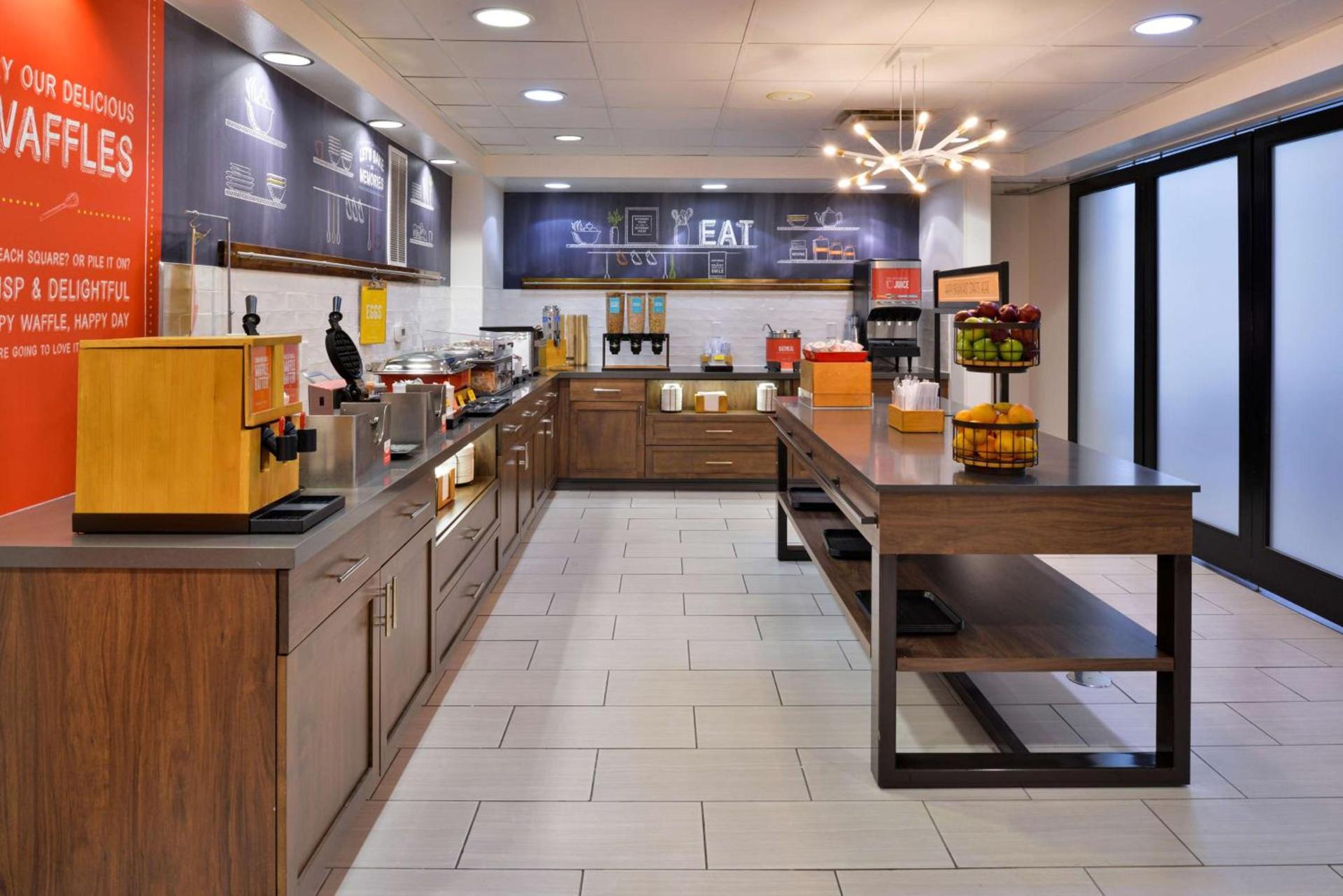 Hampton Inn & Suites Las Vegas Airport photo 9