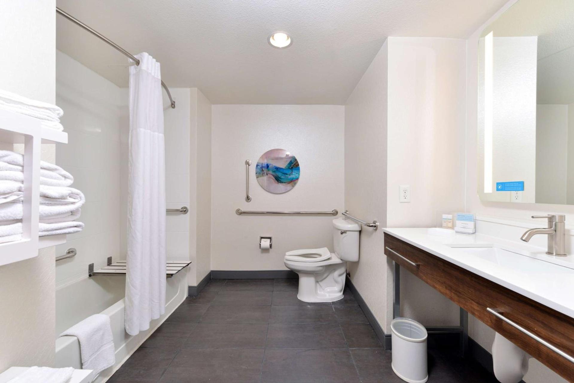 Hampton Inn & Suites Las Vegas Airport photo 32