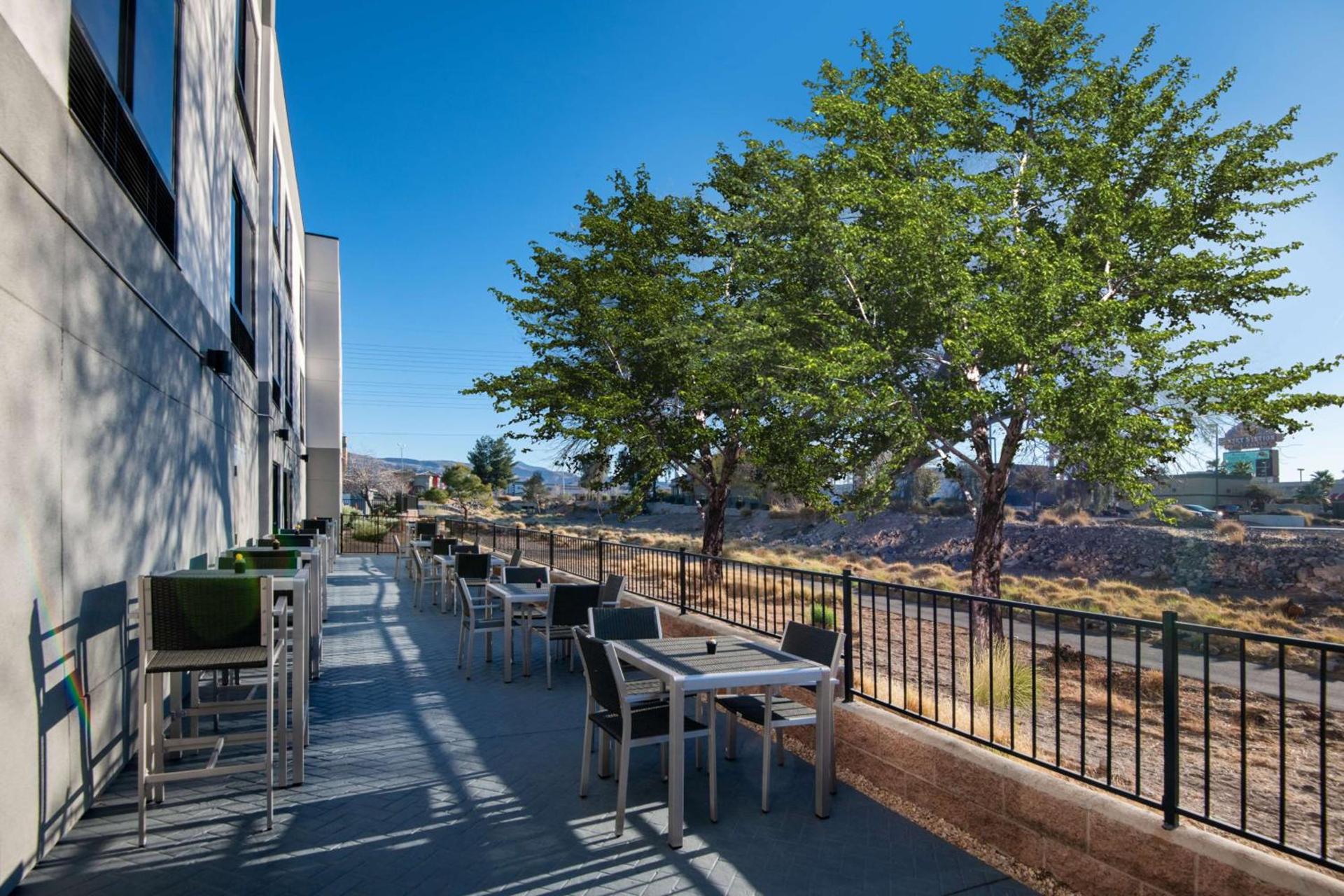 Hampton Inn & Suites Las Vegas-Henderson photo 2