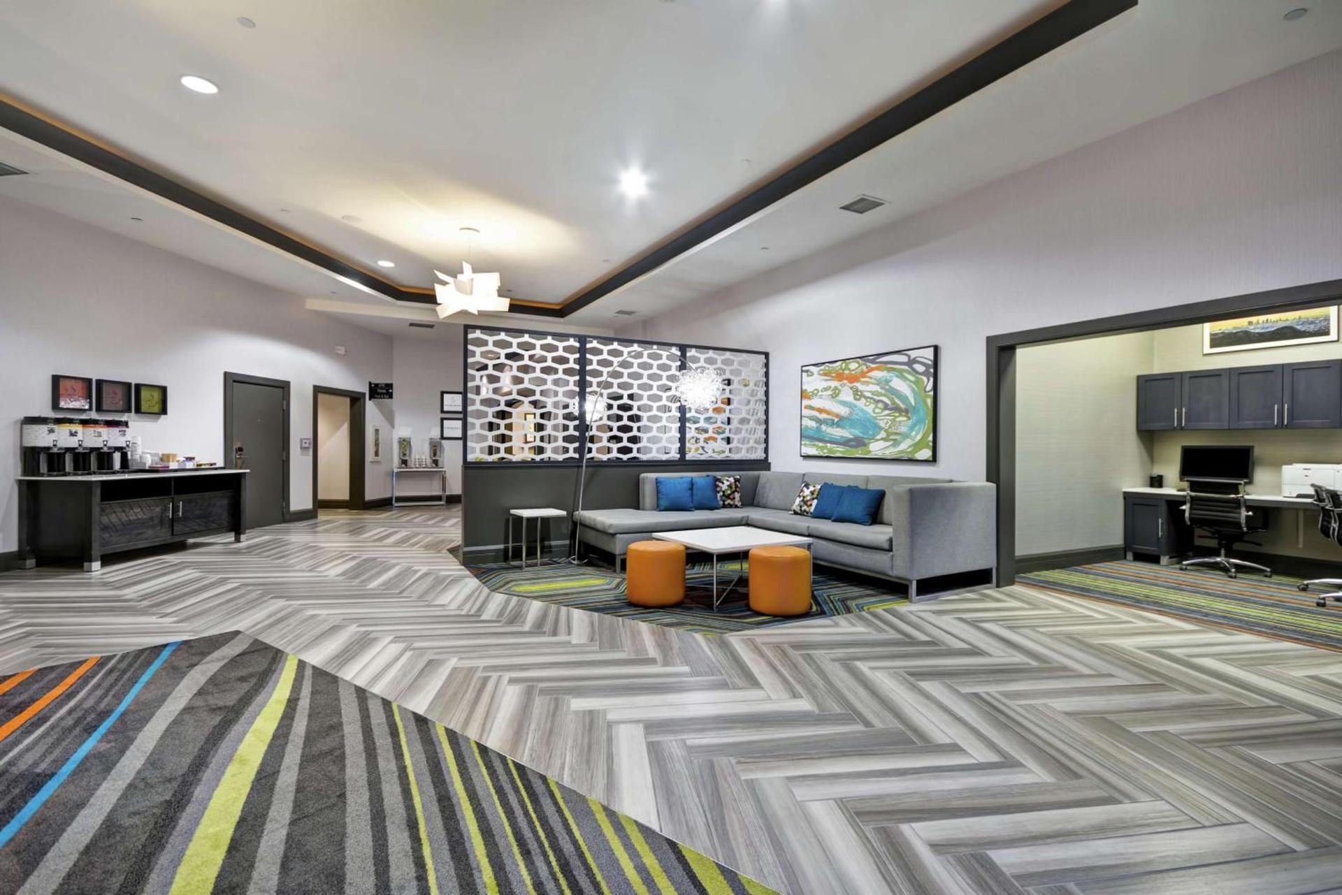 Hampton Inn & Suites Los Angeles Burbank Airport photo 3