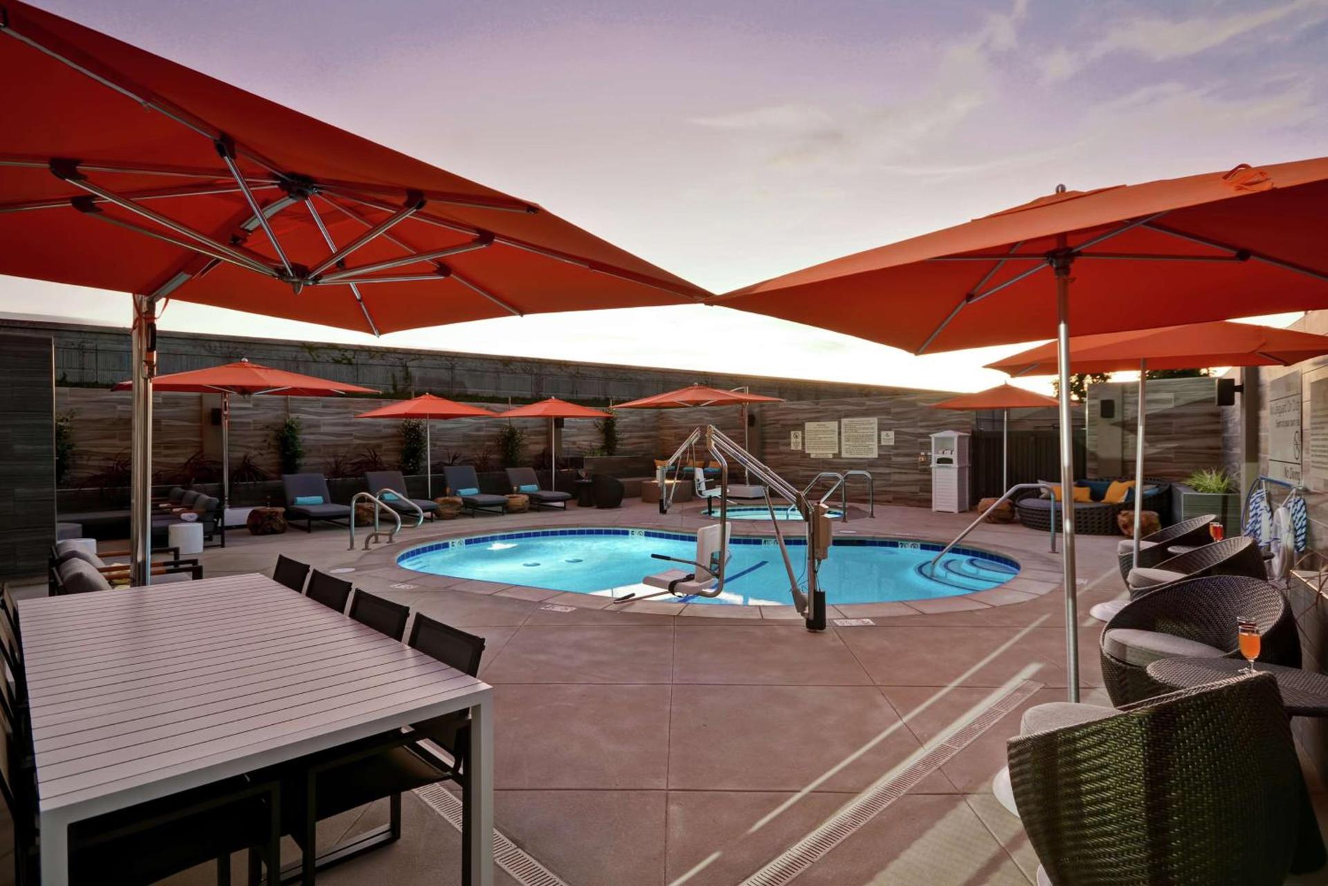 Hampton Inn & Suites Los Angeles Burbank Airport photo 5