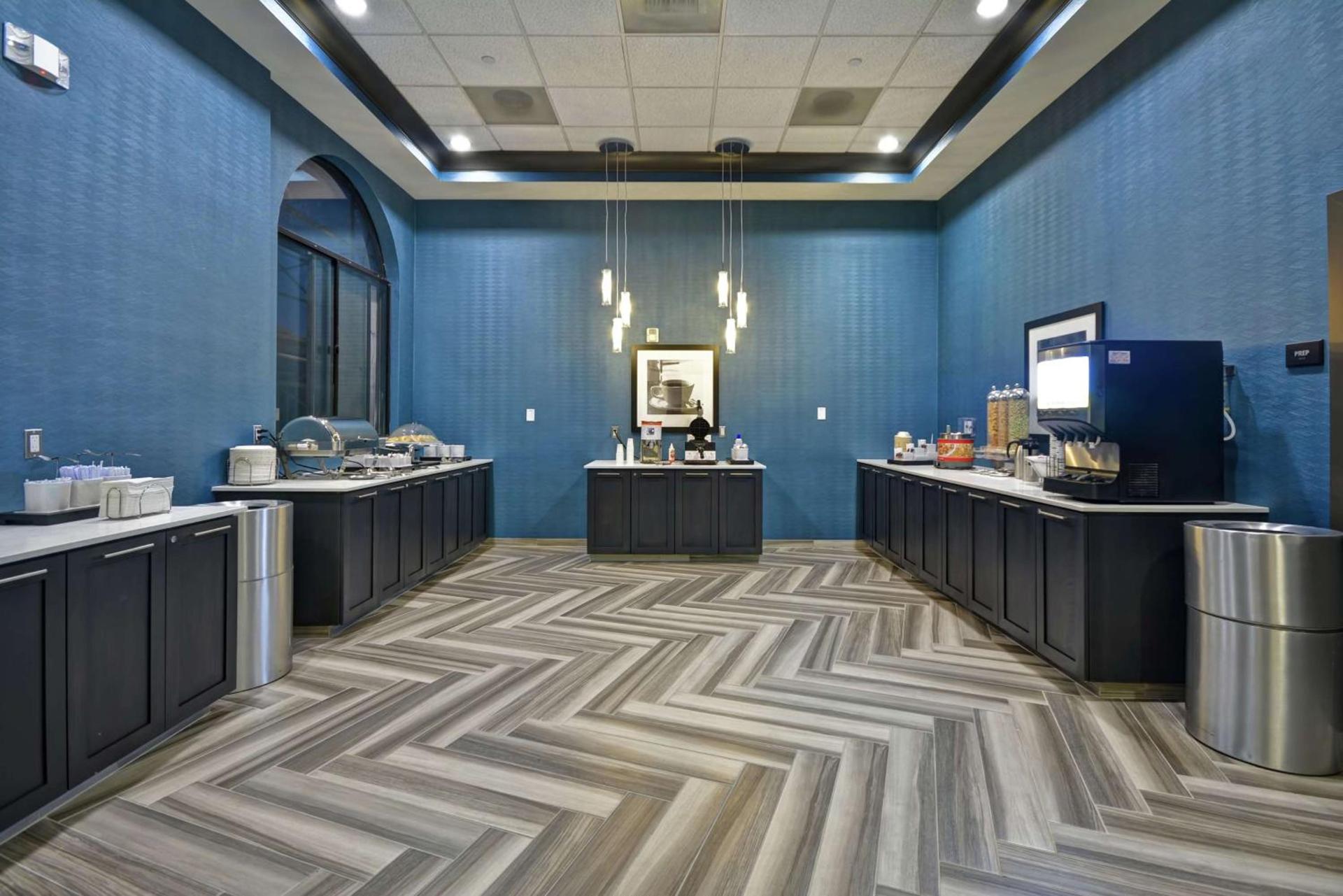 Hampton Inn & Suites Los Angeles Burbank Airport photo 10