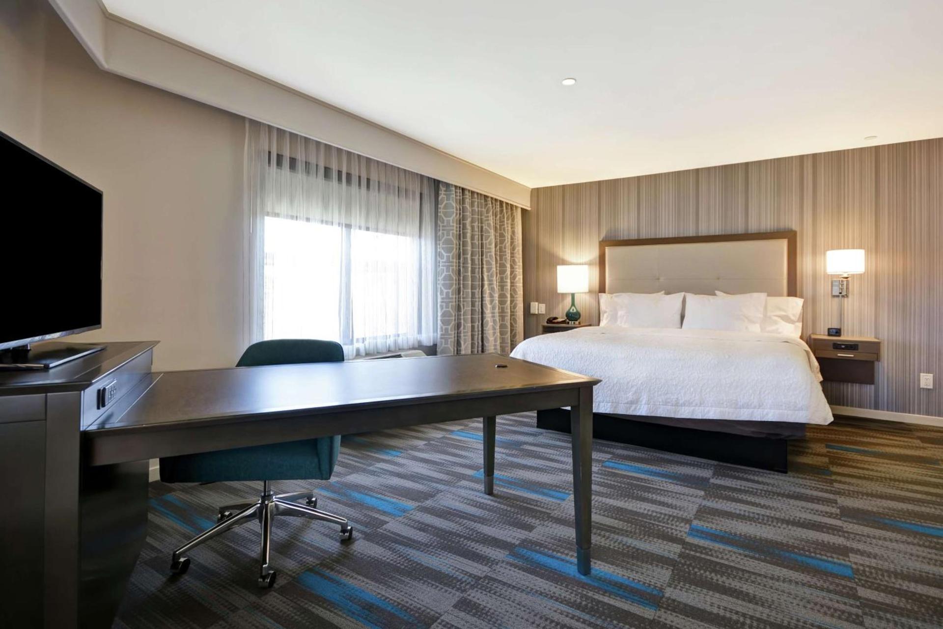 Hampton Inn & Suites Los Angeles Burbank Airport photo 18