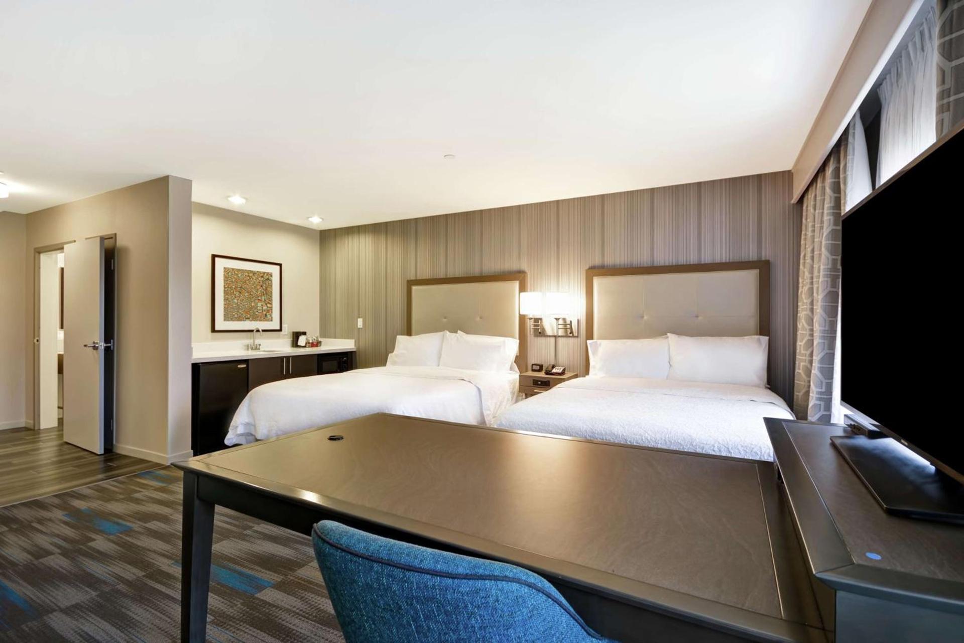 Hampton Inn & Suites Los Angeles Burbank Airport photo 22