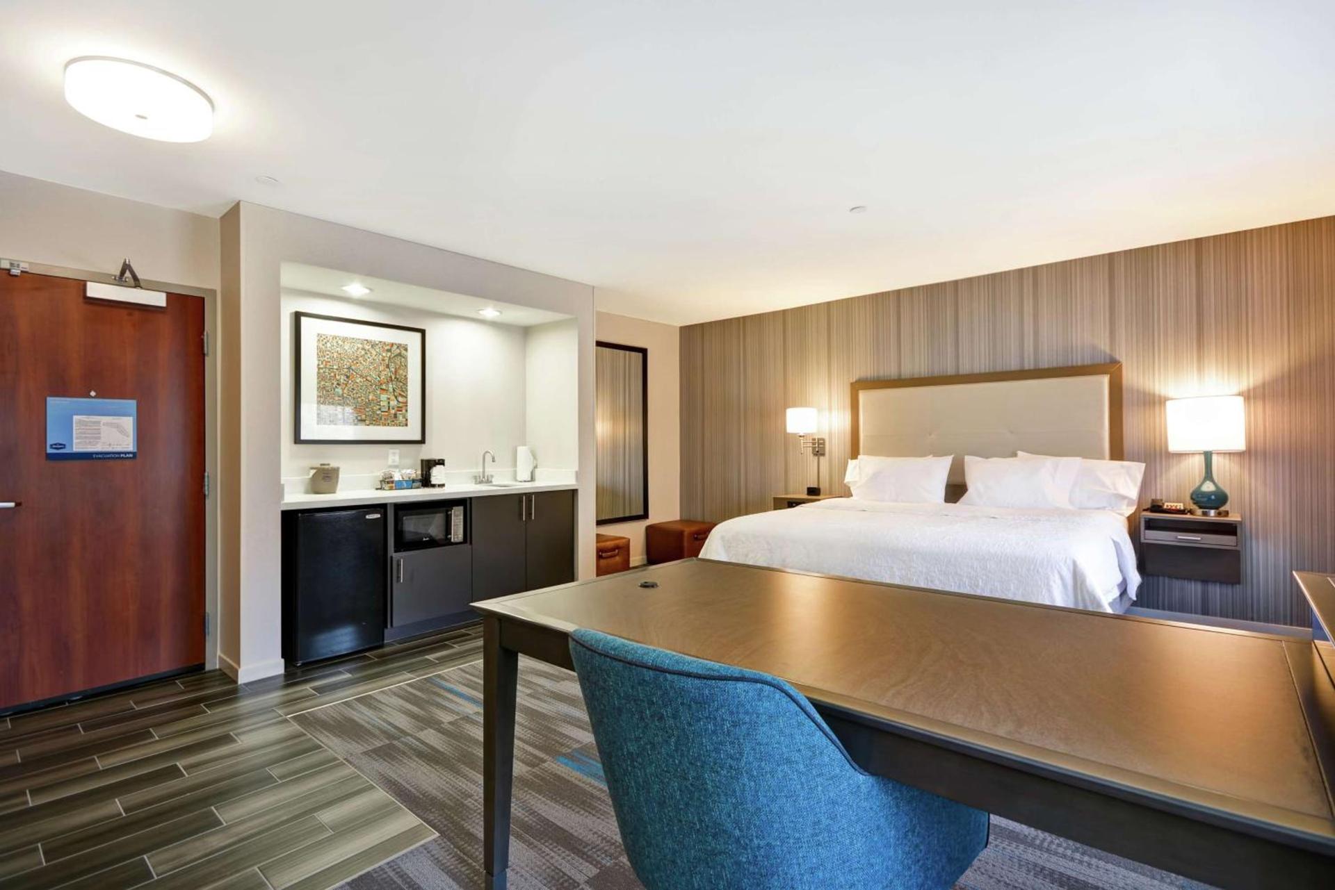 Hampton Inn & Suites Los Angeles Burbank Airport photo 23