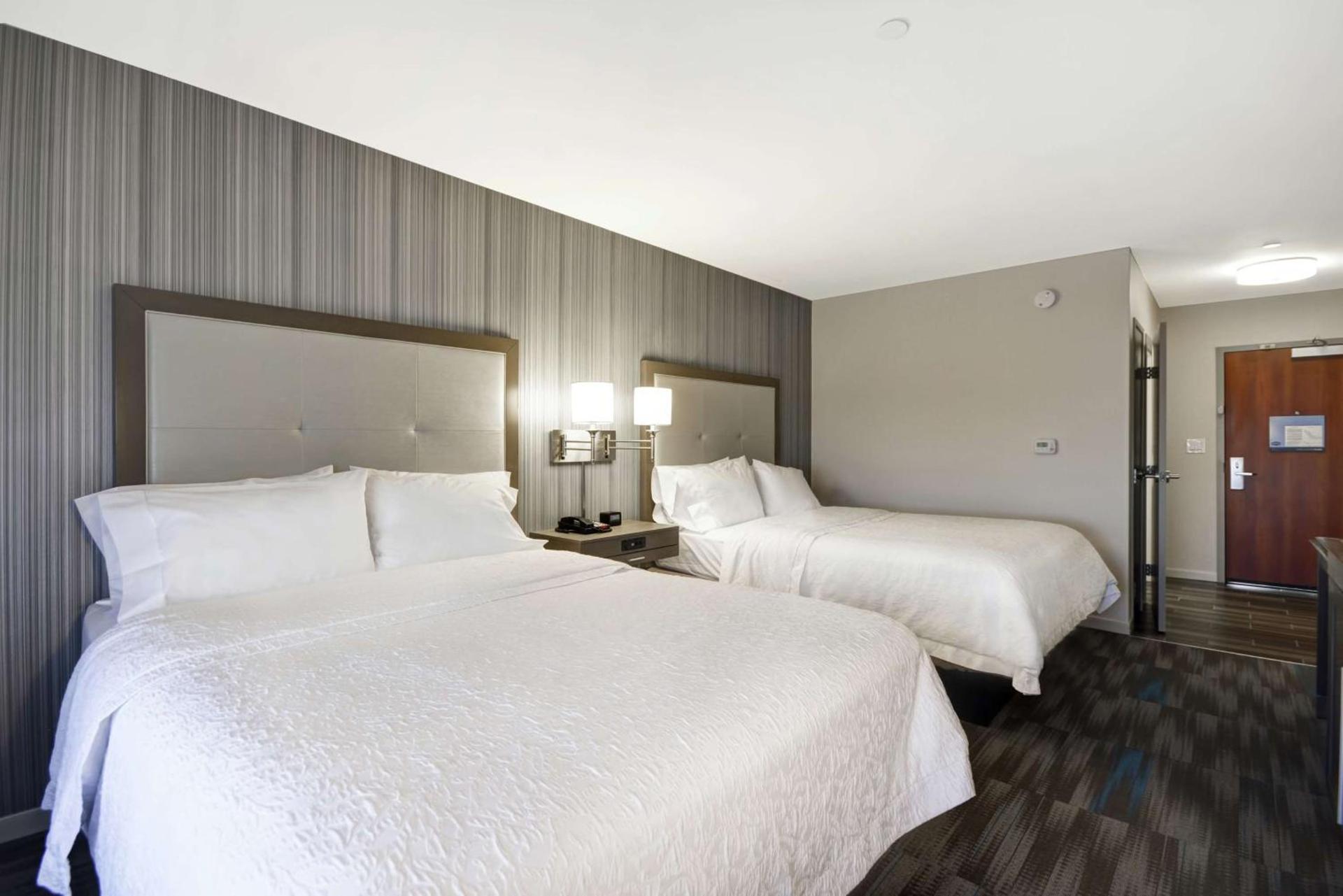 Hampton Inn & Suites Los Angeles Burbank Airport photo 24