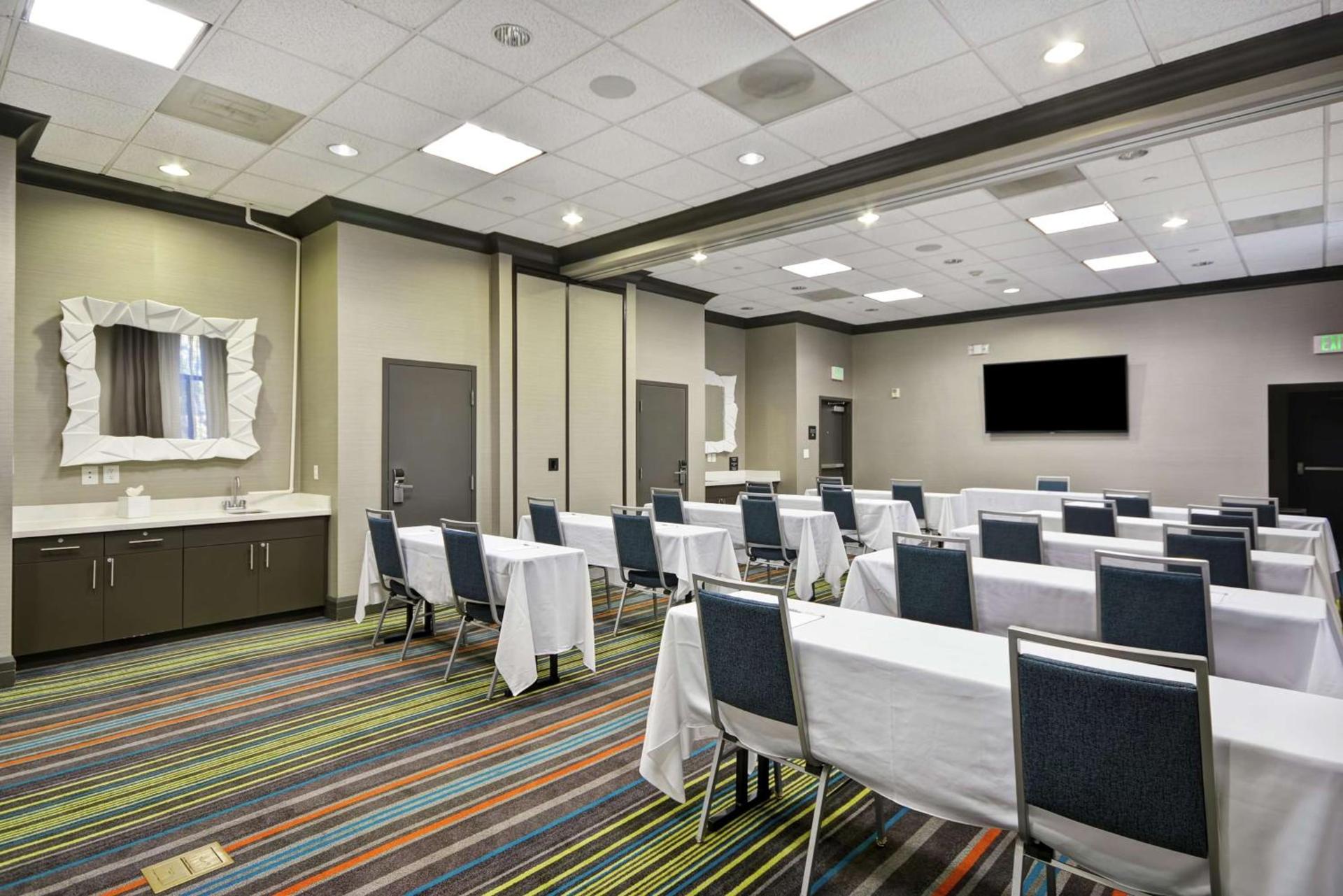 Hampton Inn & Suites Los Angeles Burbank Airport photo 27