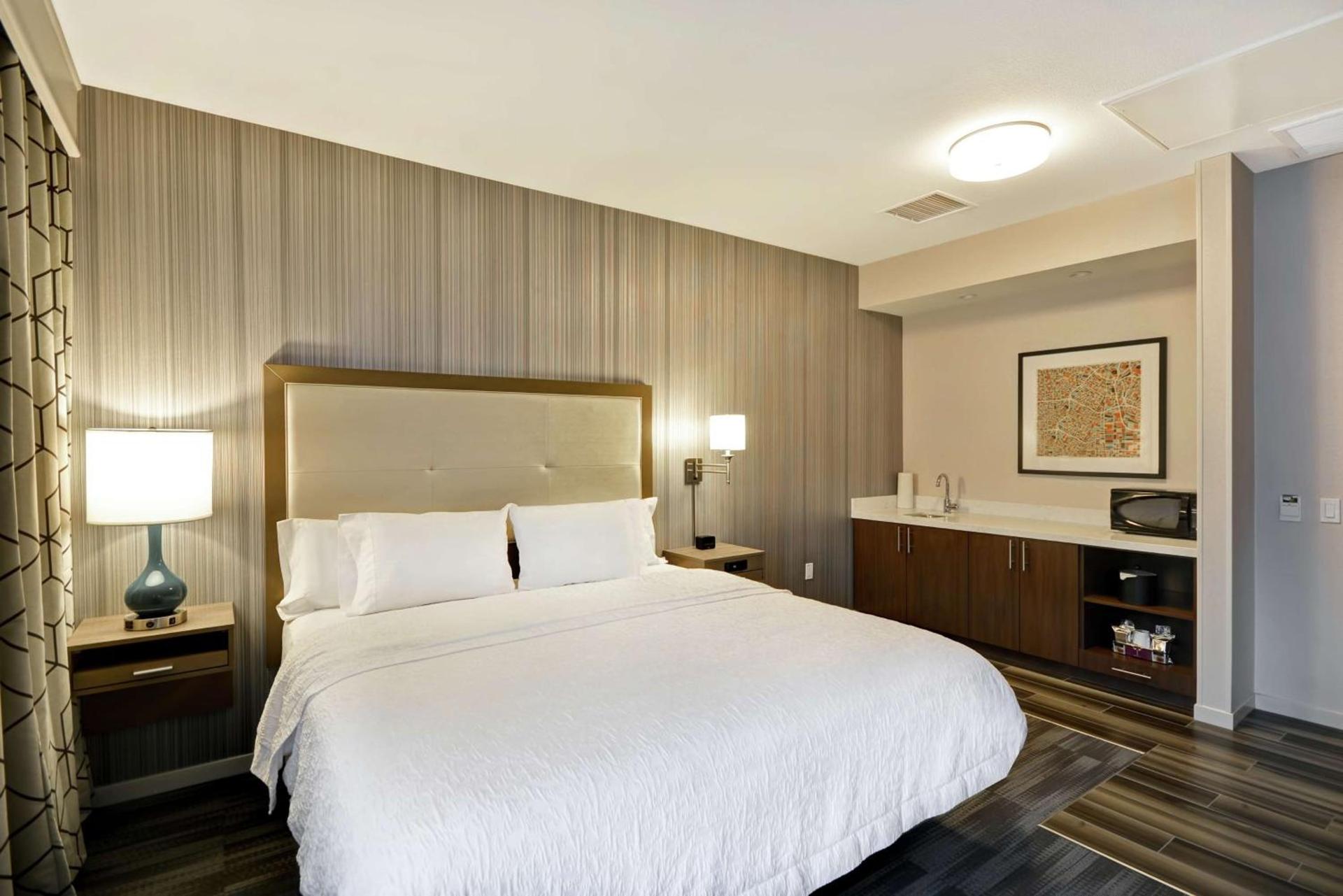 Hampton Inn & Suites Los Angeles Burbank Airport photo 28