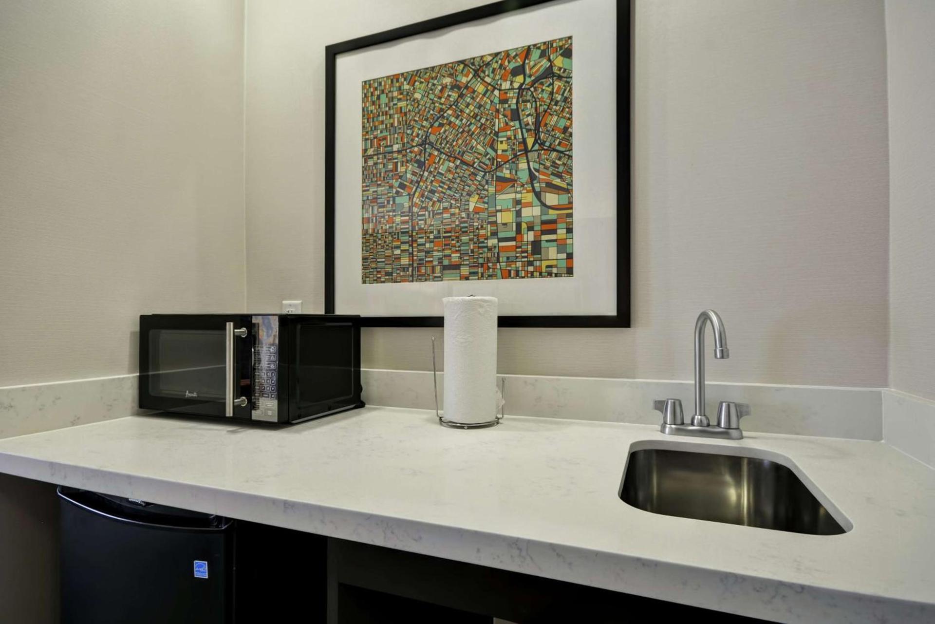Hampton Inn & Suites Los Angeles Burbank Airport photo 33