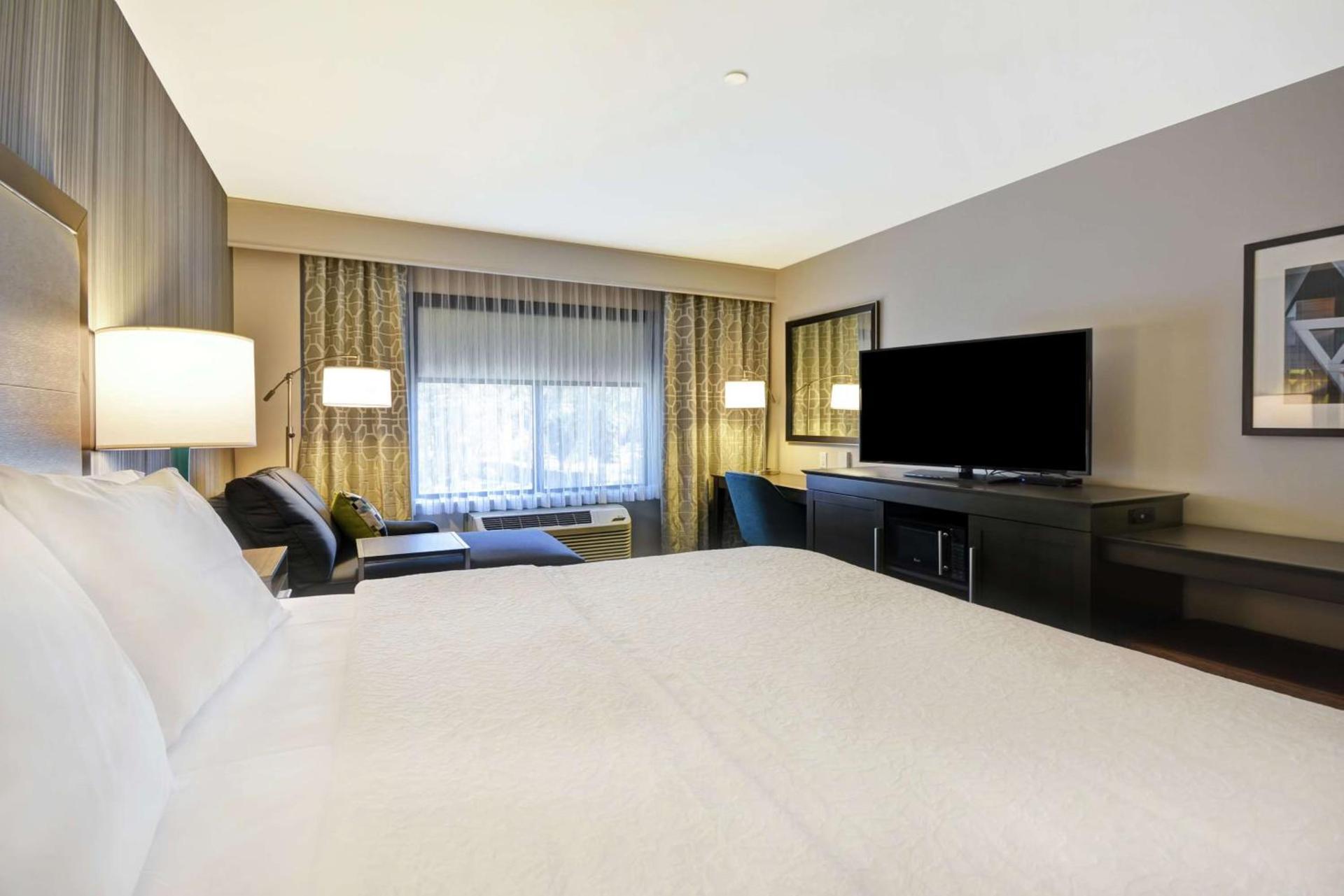 Hampton Inn & Suites Los Angeles Burbank Airport photo 35