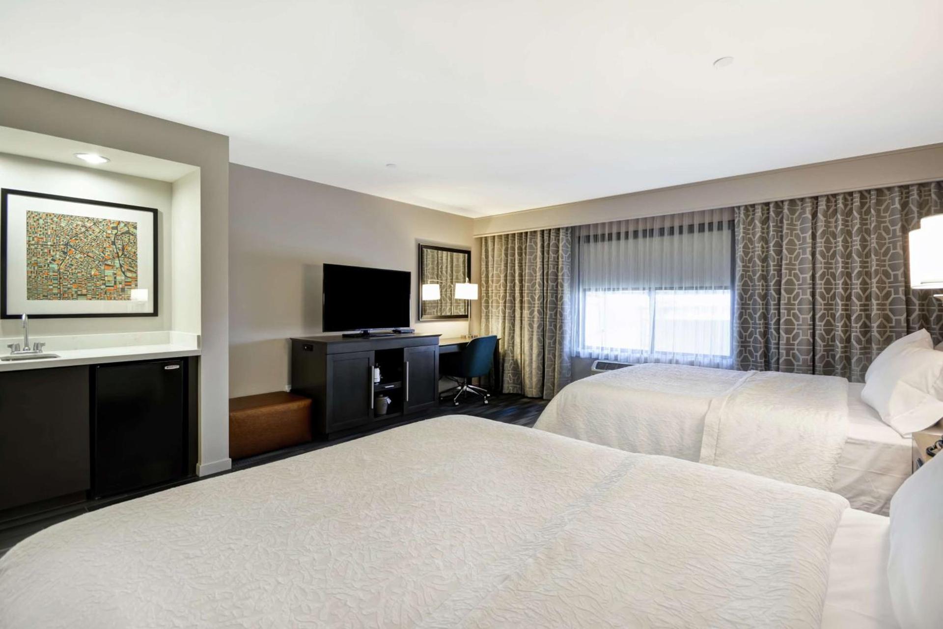 Hampton Inn & Suites Los Angeles Burbank Airport photo 37