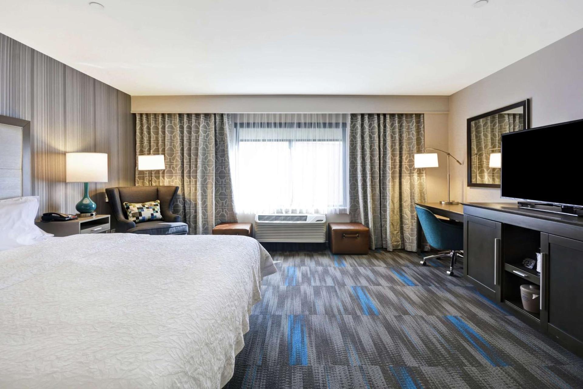 Hampton Inn & Suites Los Angeles Burbank Airport photo 38
