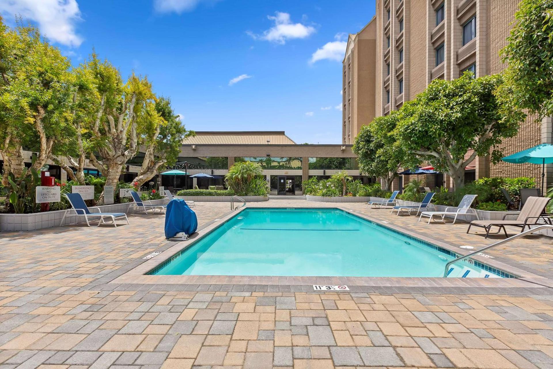 Doubletree by Hilton Whittier photo 2