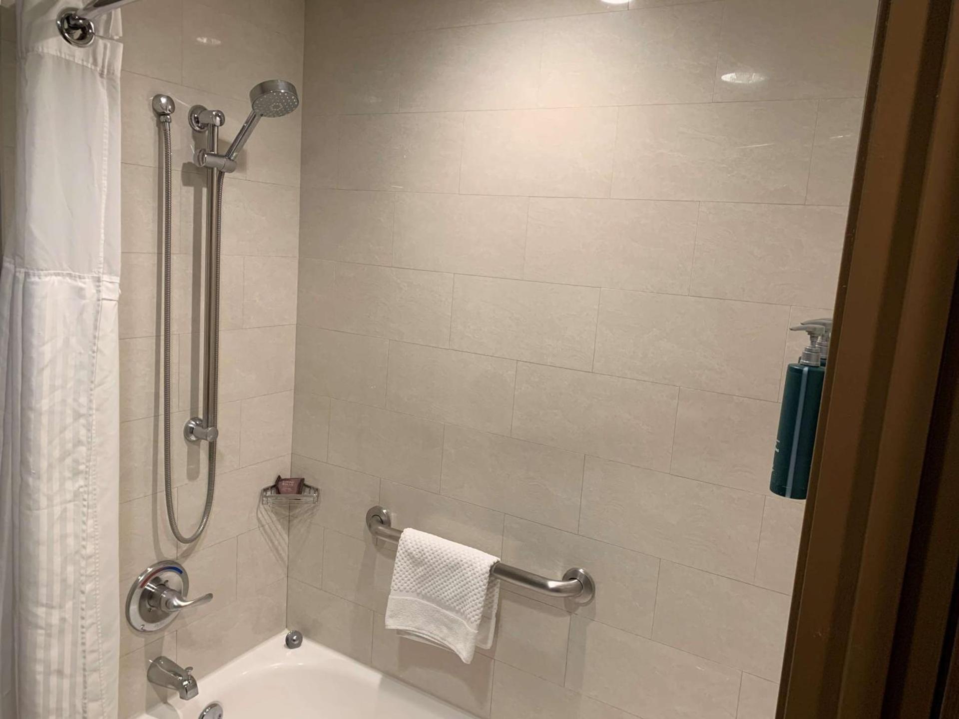 Doubletree by Hilton Whittier photo 17