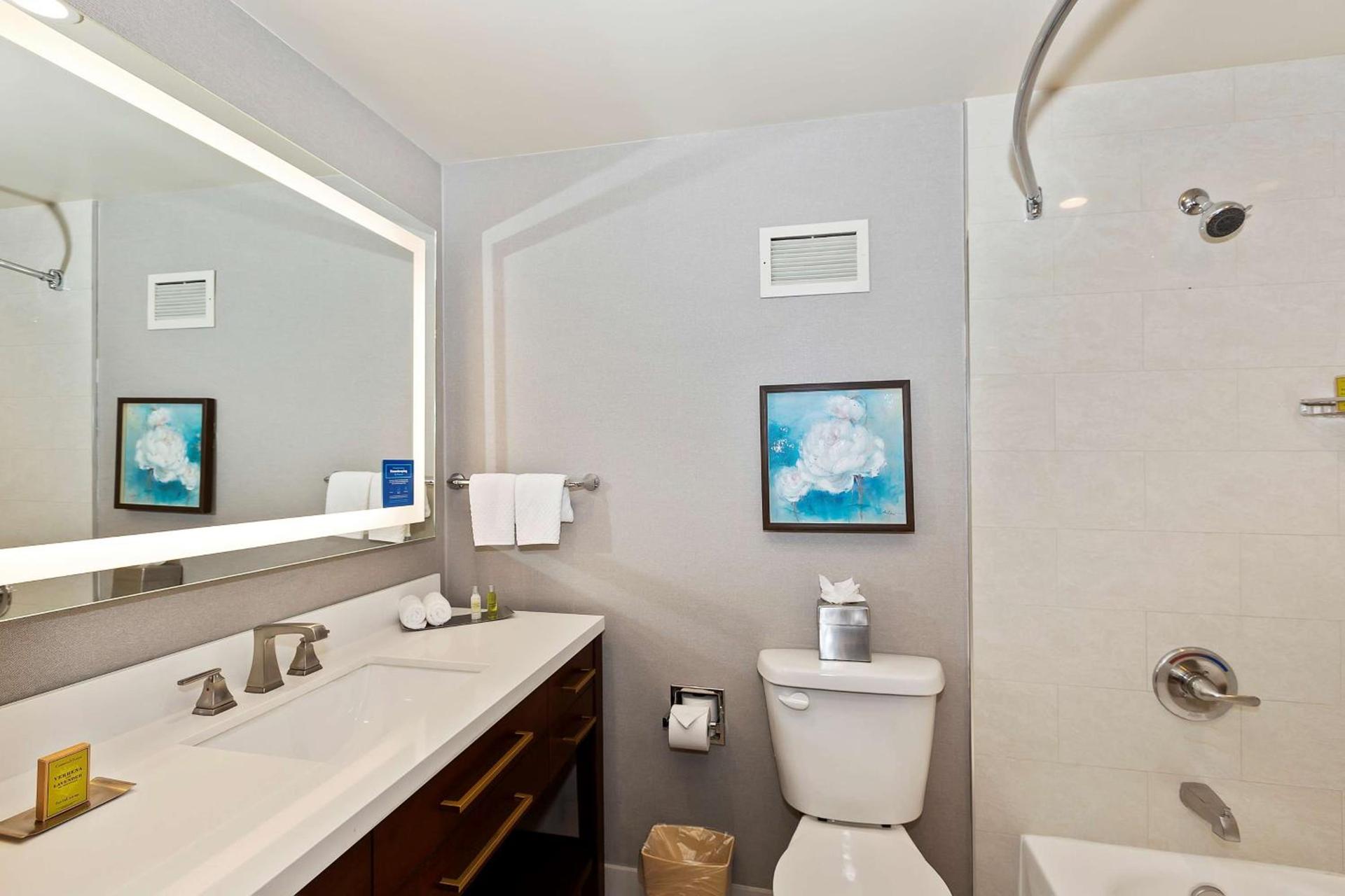 Doubletree by Hilton Whittier photo 29