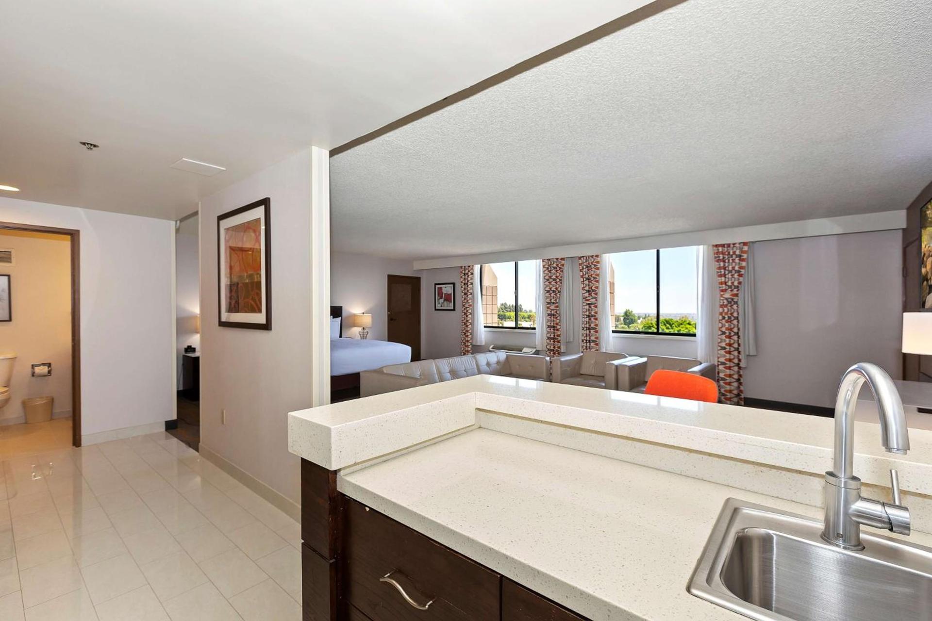 Doubletree by Hilton Whittier photo 31