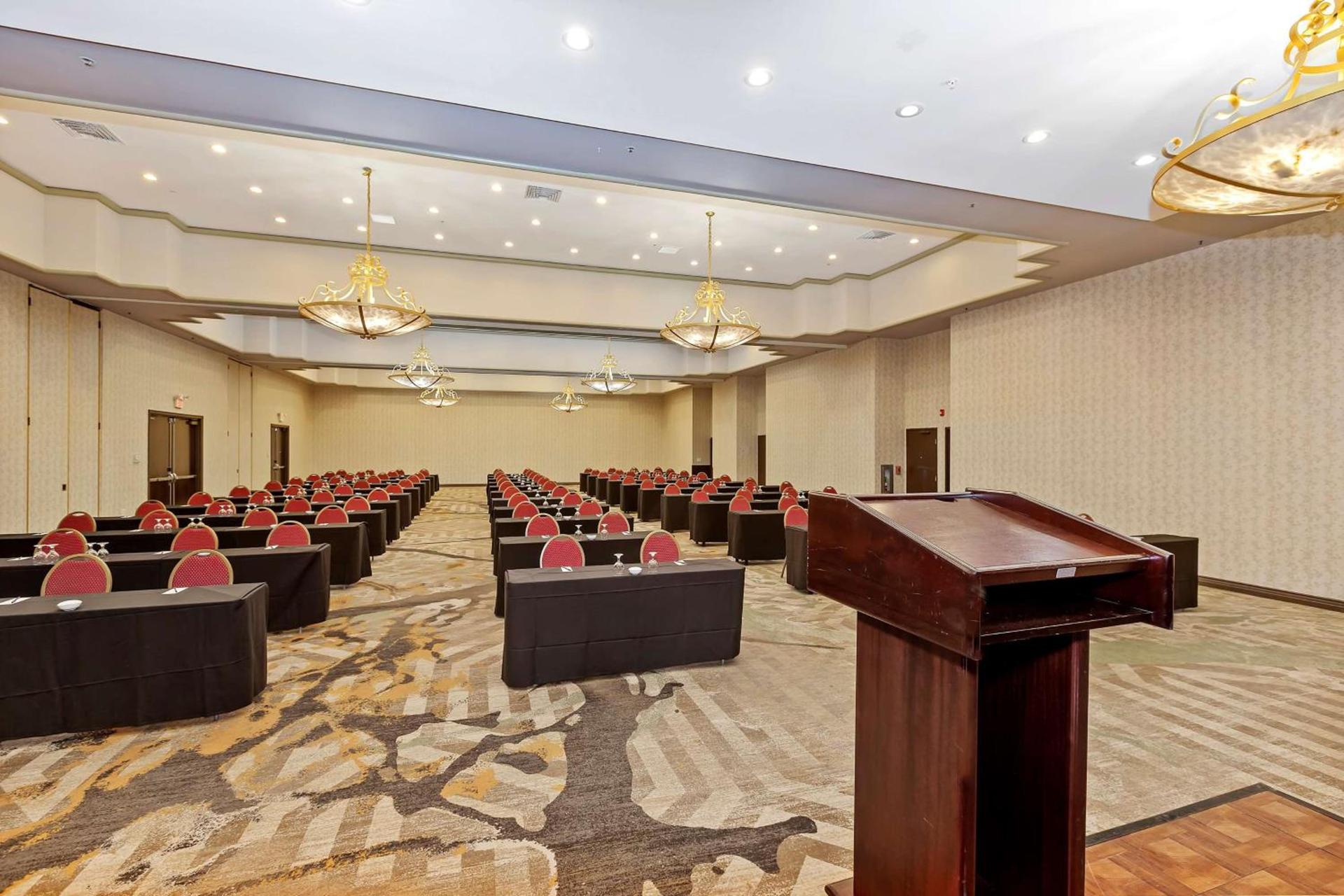 Doubletree by Hilton Whittier photo 40