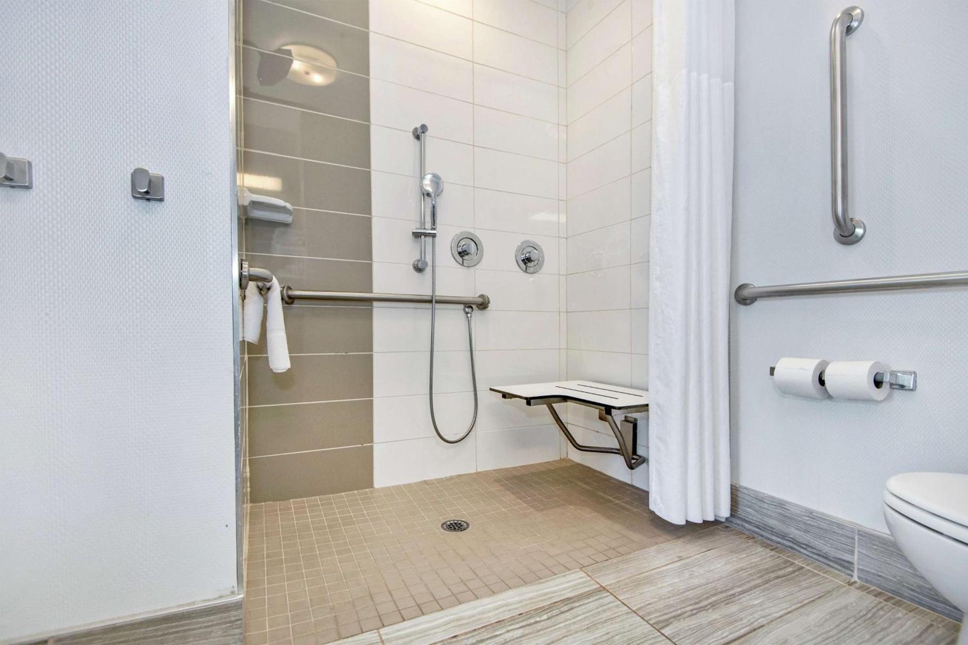Hampton Inn Lumberton, NC photo 26