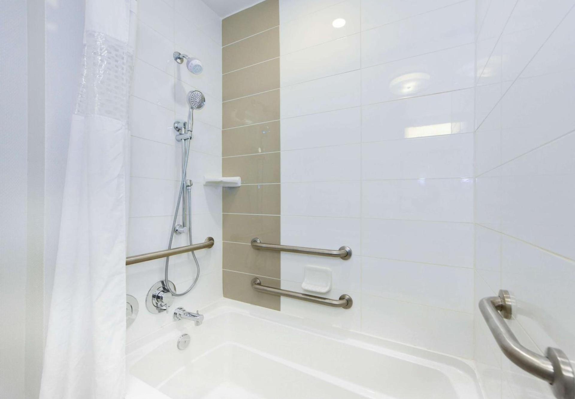 Hampton Inn Lumberton, NC photo 38
