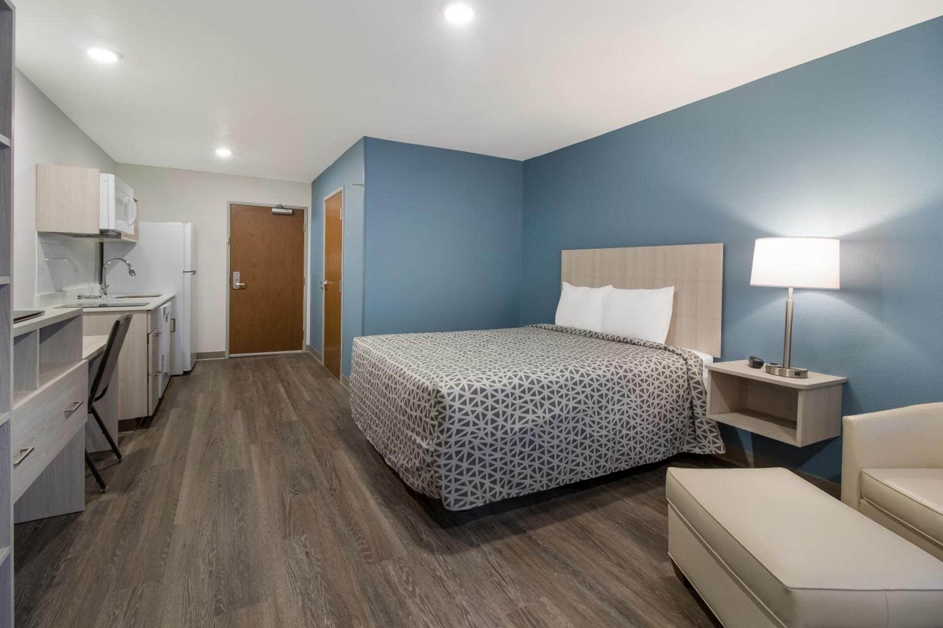 WoodSpring Suites Detroit Sterling Heights photo 28