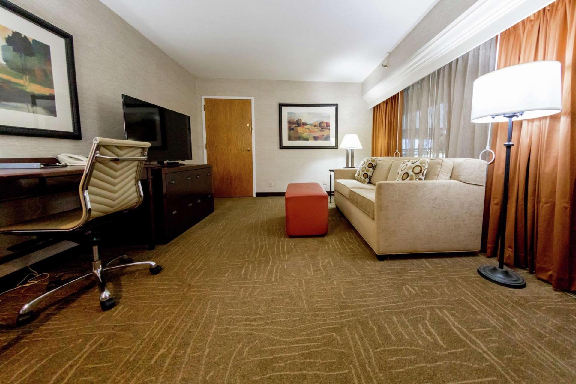 Embassy Suites by Hilton Lexington Green photo 17