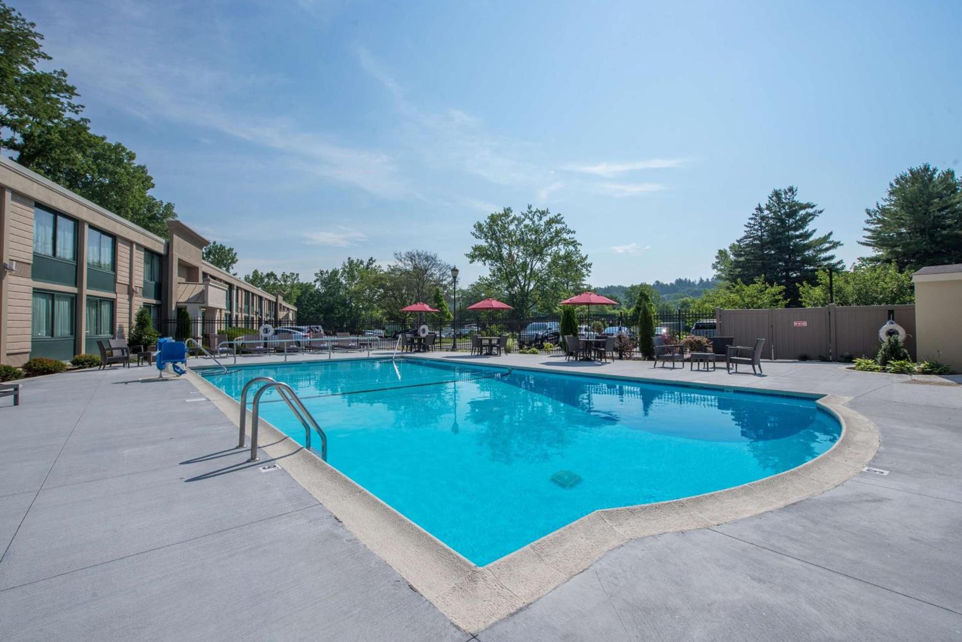 Hotel MTK Mount Kisco photo 4