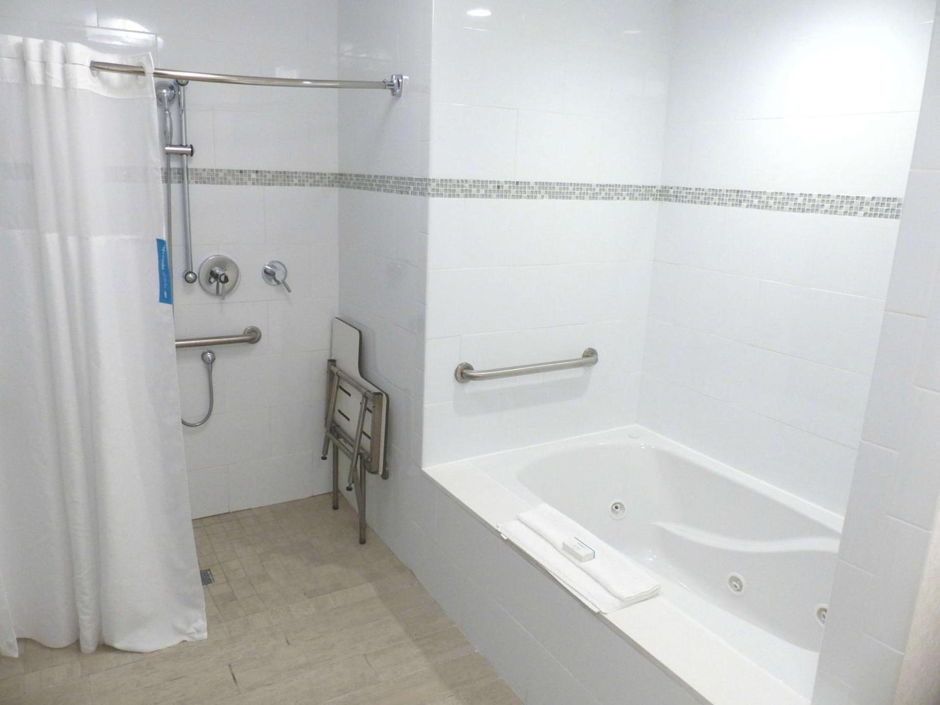 Hampton Inn By Hilton Paramus photo 24