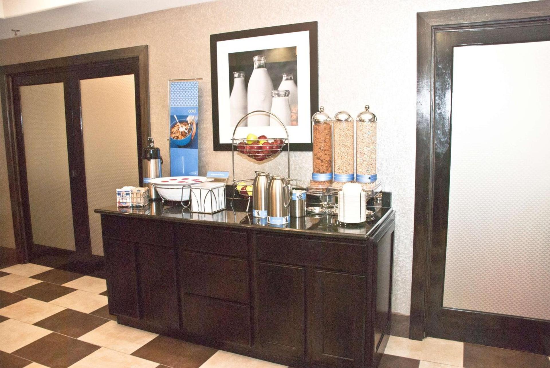 Hampton Inn Maumelle photo 11