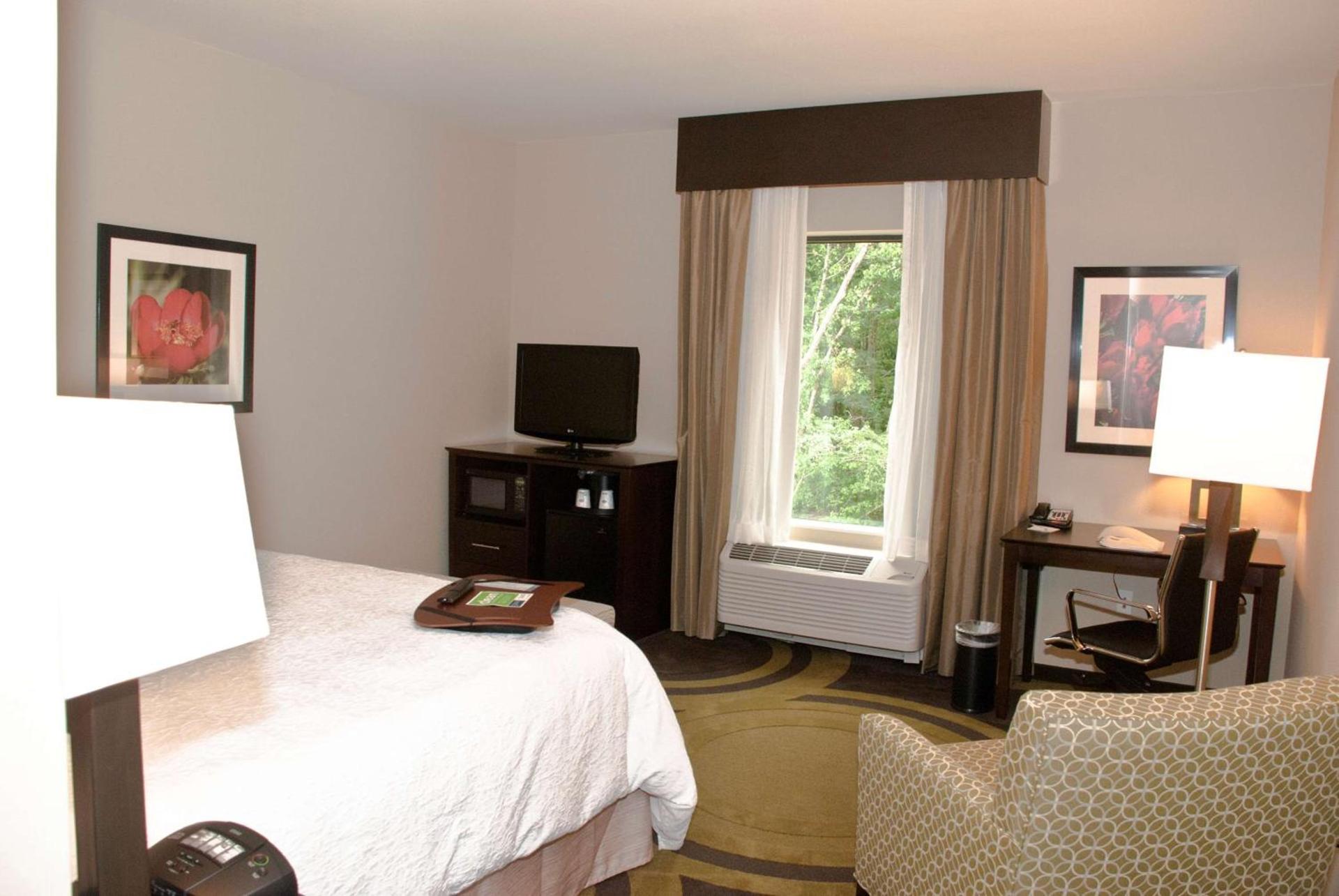 Hampton Inn Maumelle photo 21