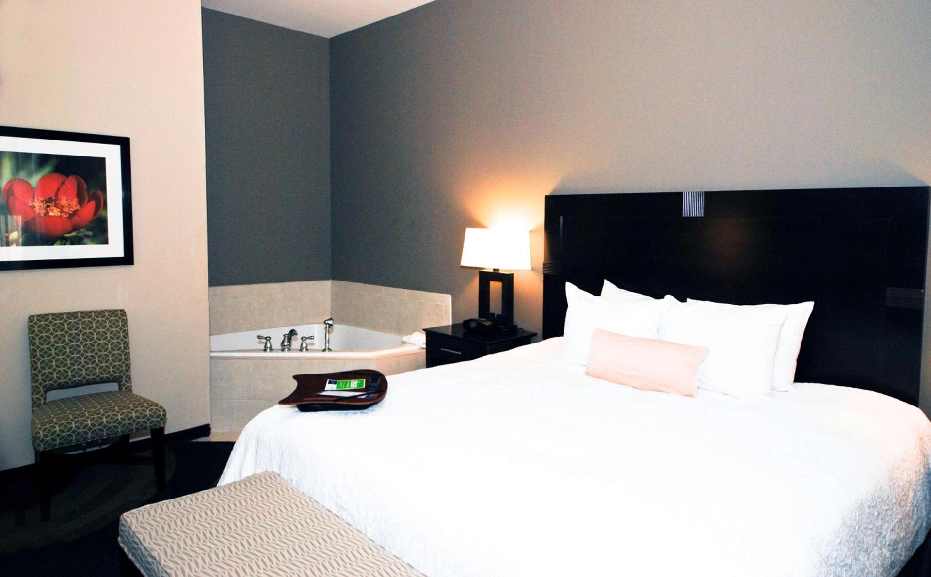 Hampton Inn Maumelle photo 22