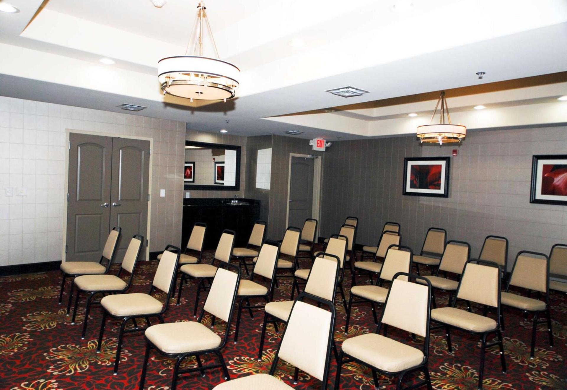 Hampton Inn Maumelle photo 32