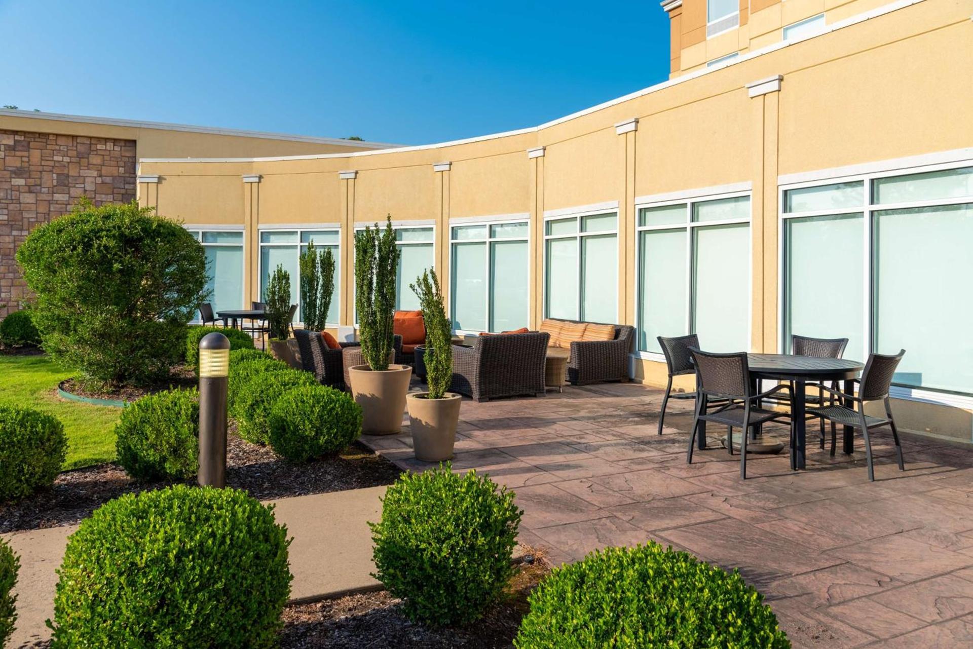 Hilton Garden Inn North Little Rock photo 2