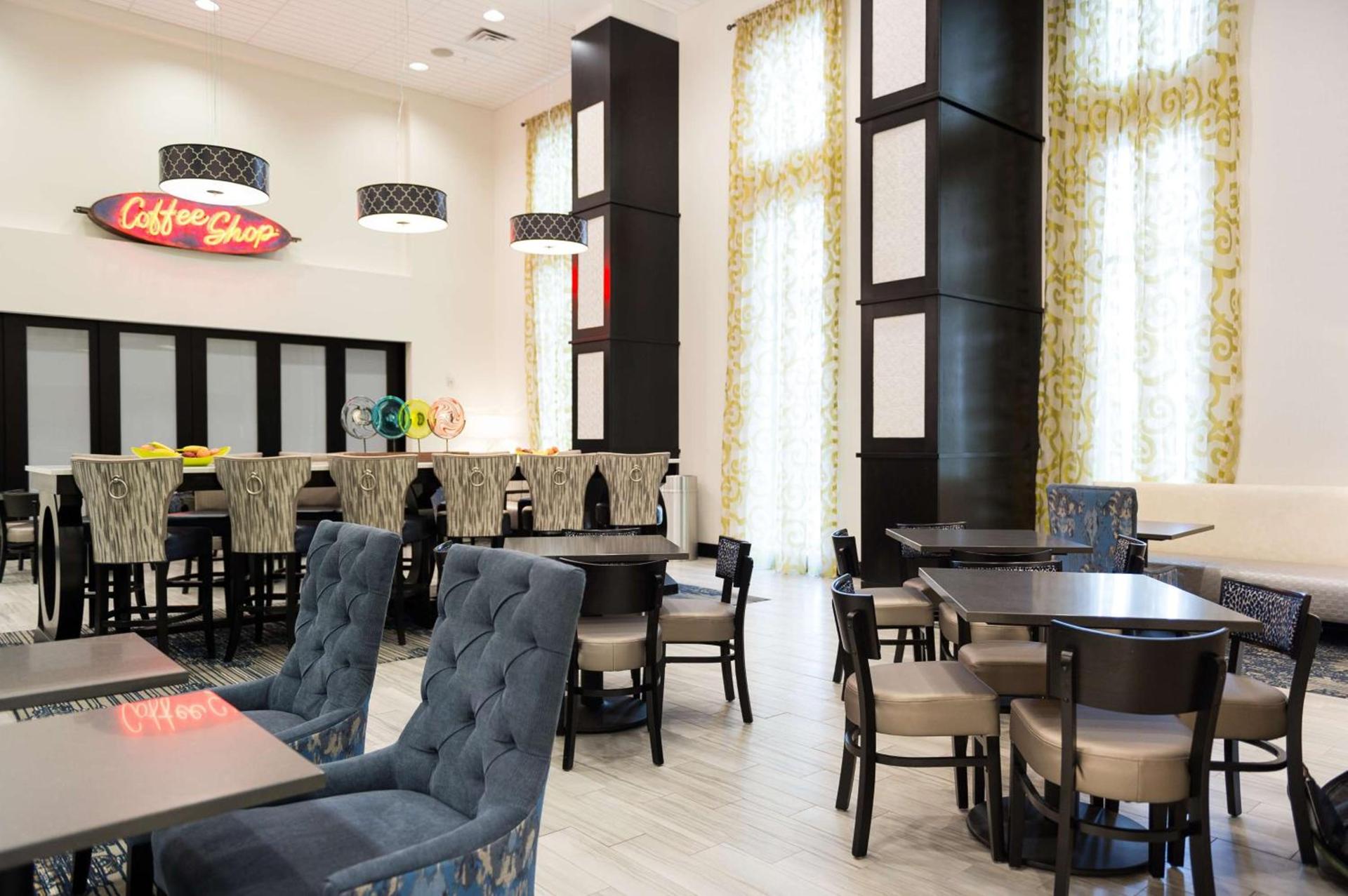 Hampton Inn and Suites La Crosse Downtown photo 8