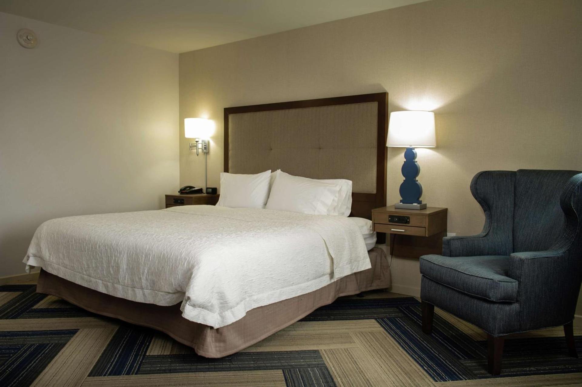 Hampton Inn and Suites La Crosse Downtown photo 24