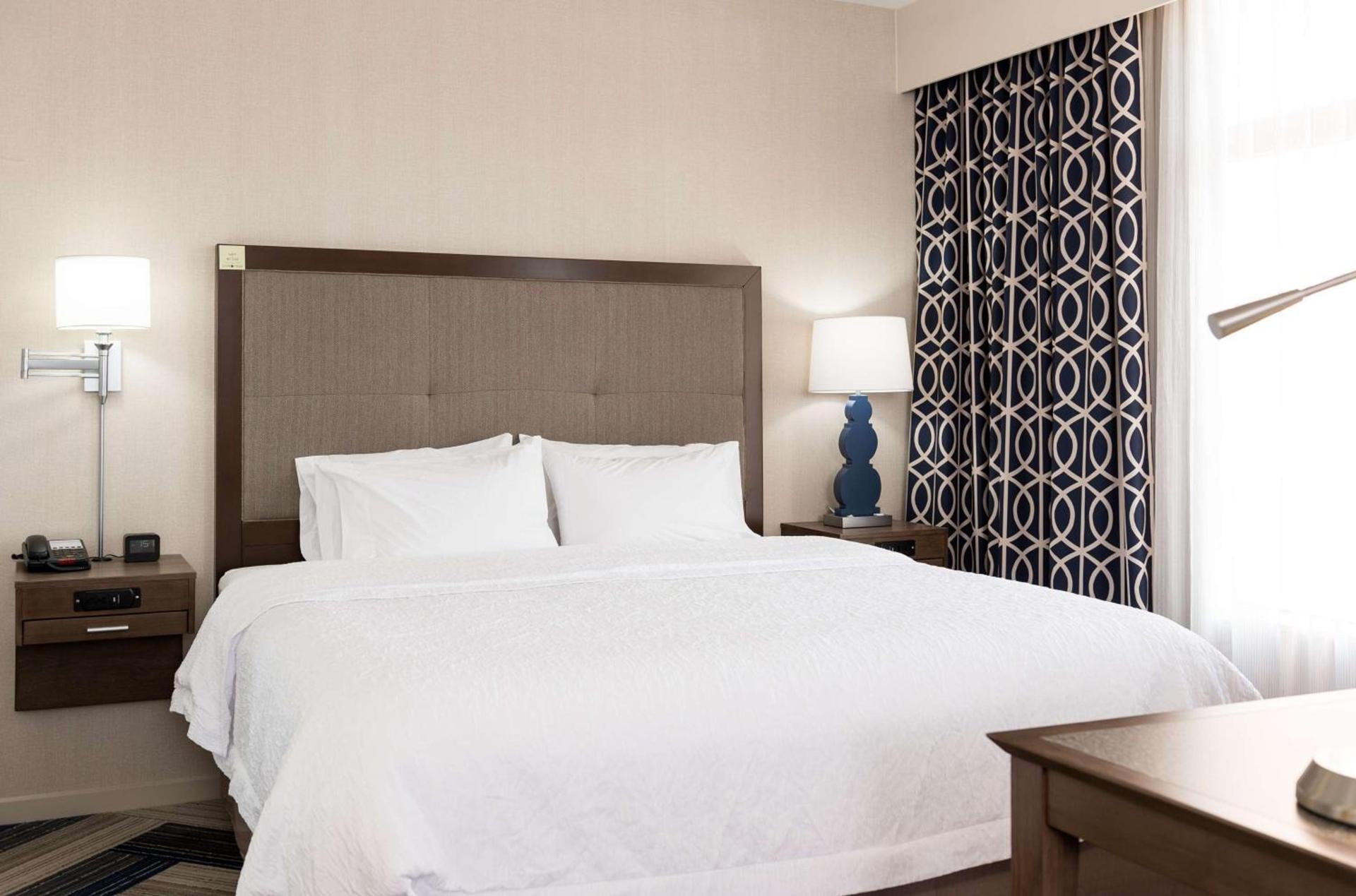 Hampton Inn and Suites La Crosse Downtown photo 31