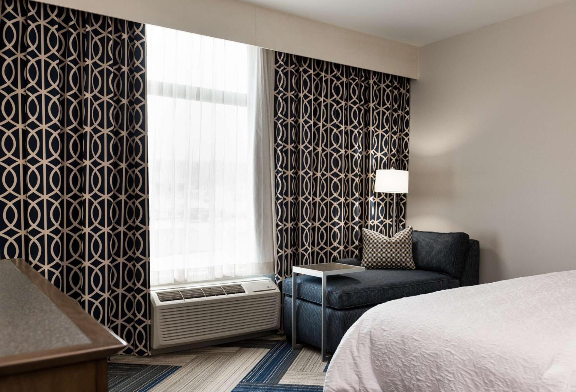 Hampton Inn and Suites La Crosse Downtown photo 35