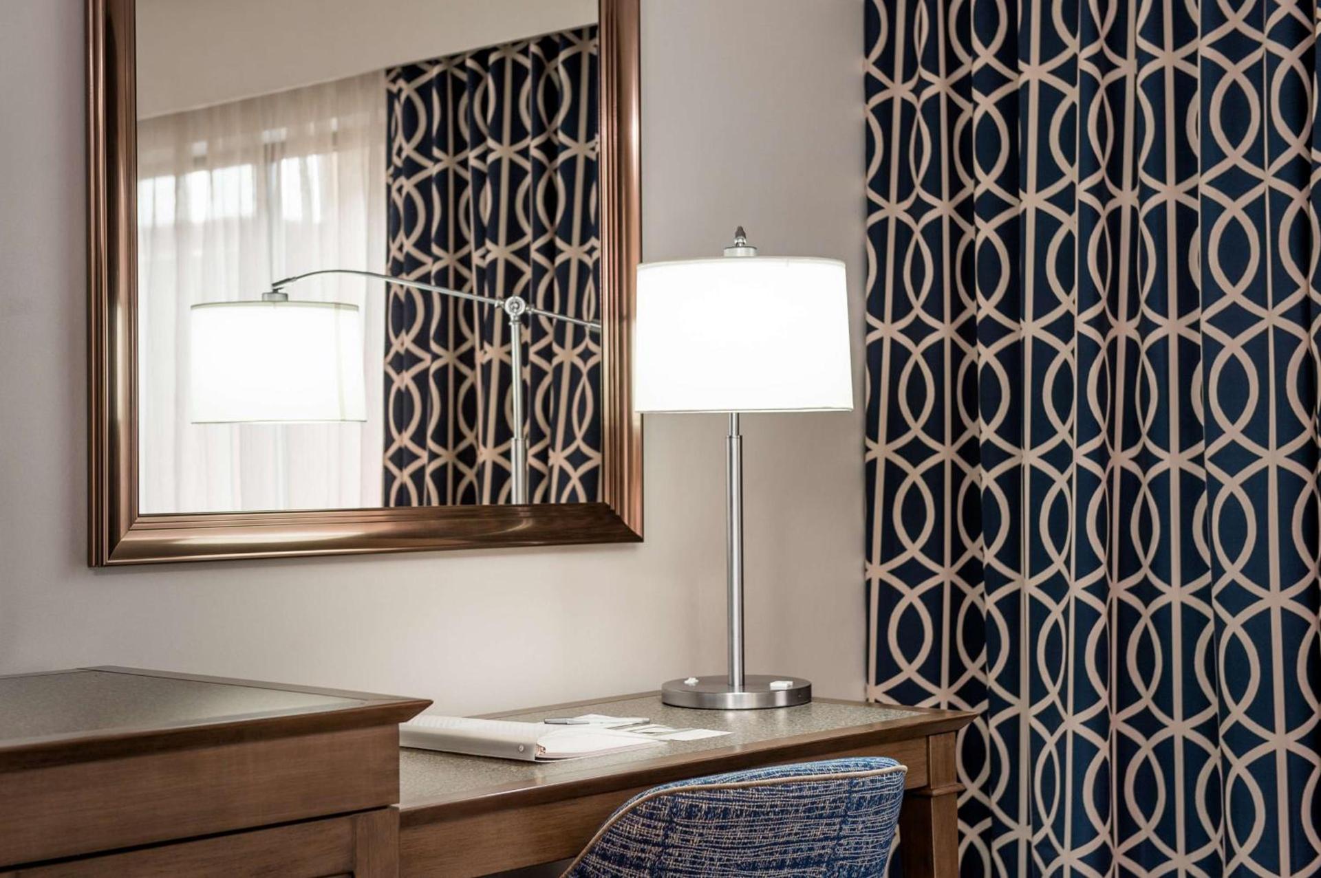 Hampton Inn and Suites La Crosse Downtown photo 39