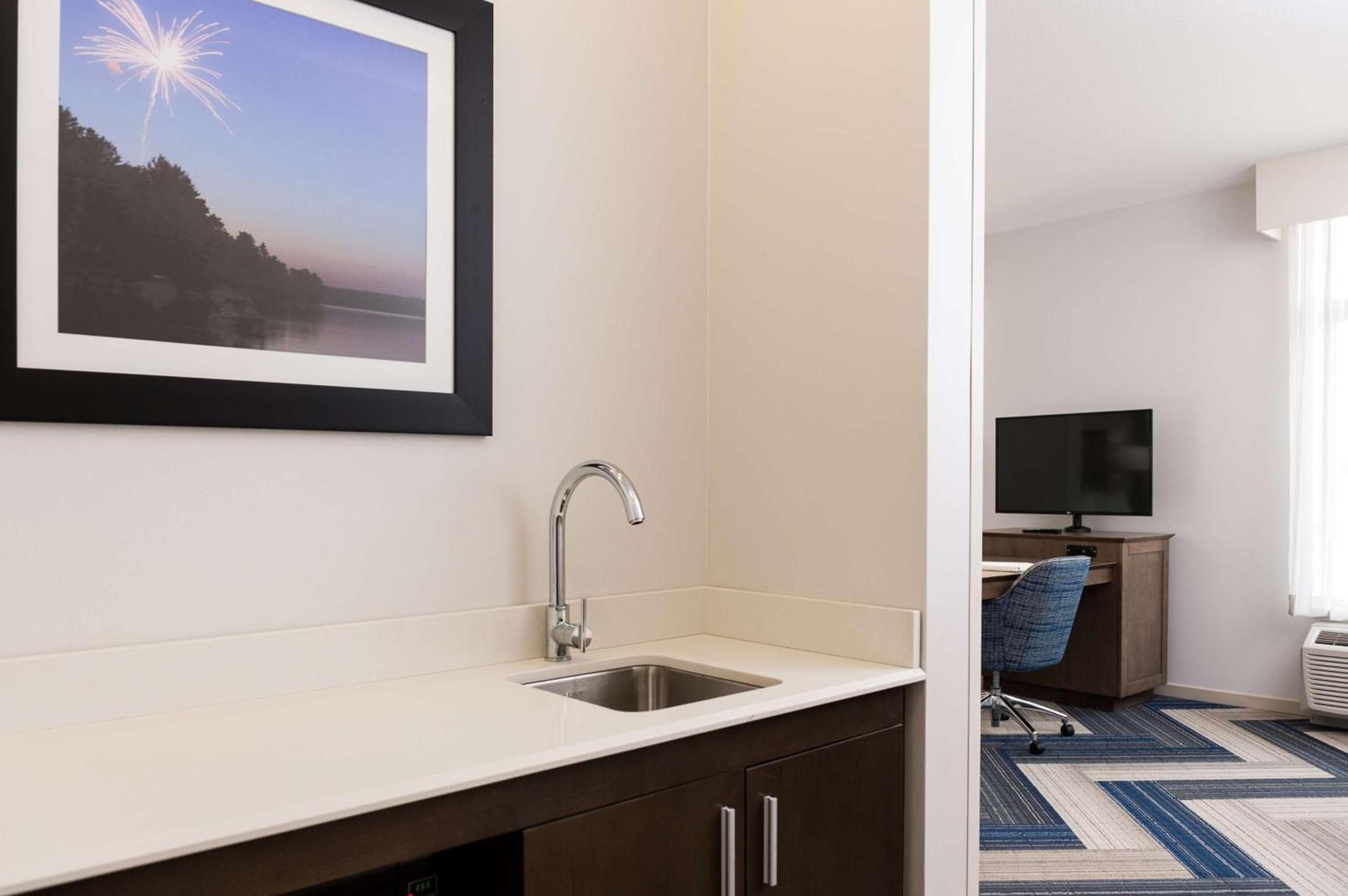 Hampton Inn and Suites La Crosse Downtown photo 47