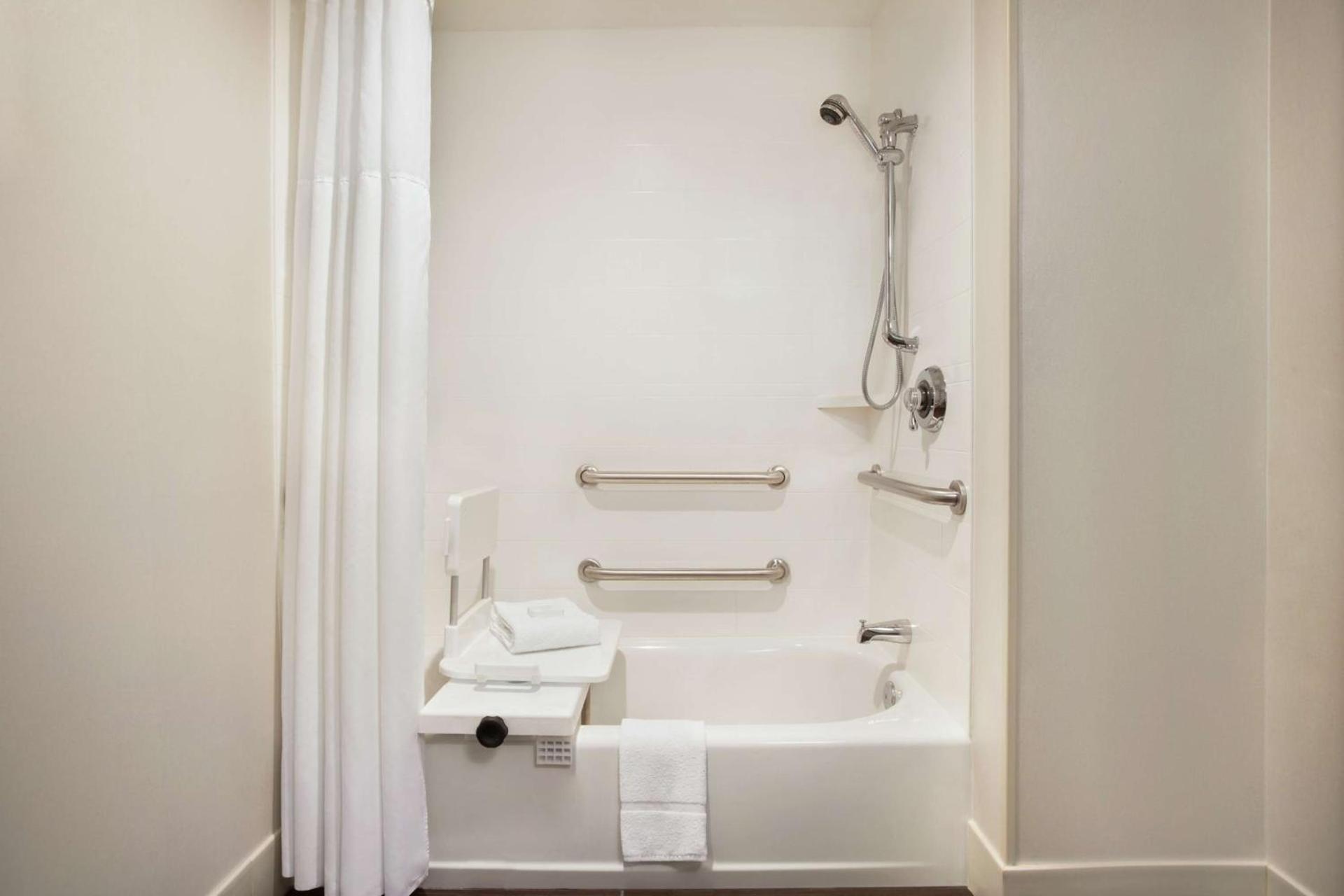 Hampton Inn Lawrence photo 17