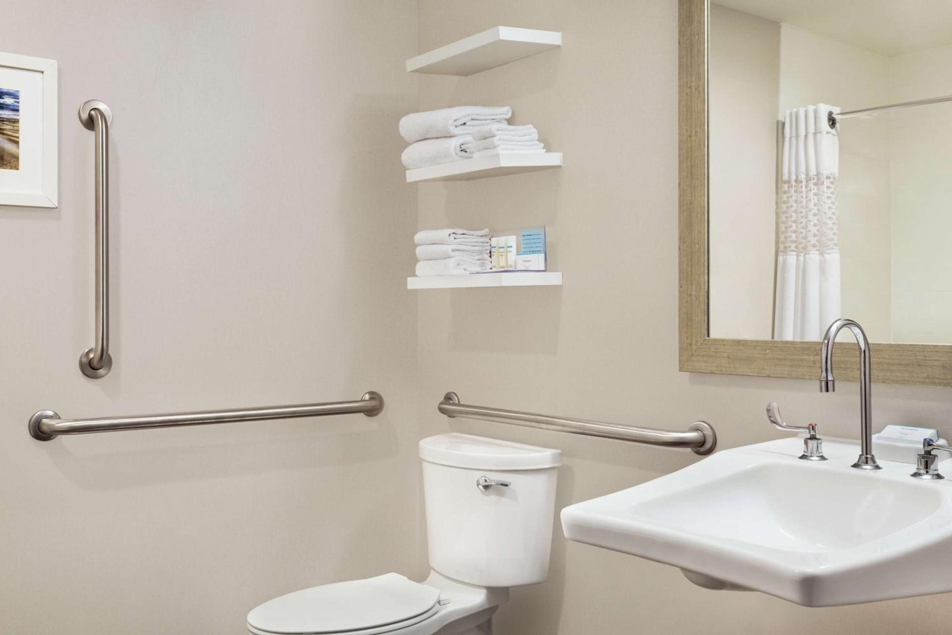 Hampton Inn Lawrence photo 19