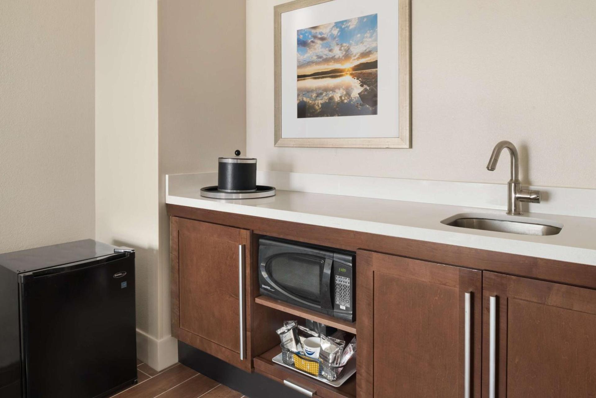 Hampton Inn Lawrence photo 20