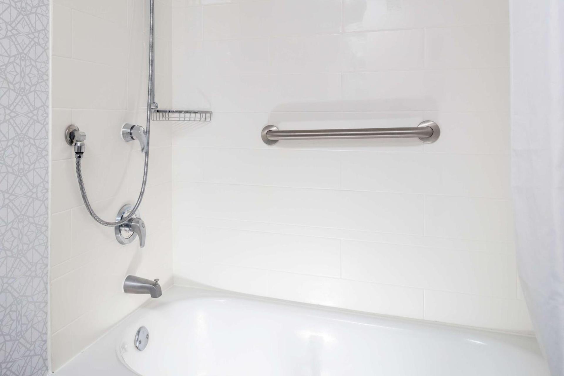 Hampton Inn Gretna - Smith Mountain Lake photo 16