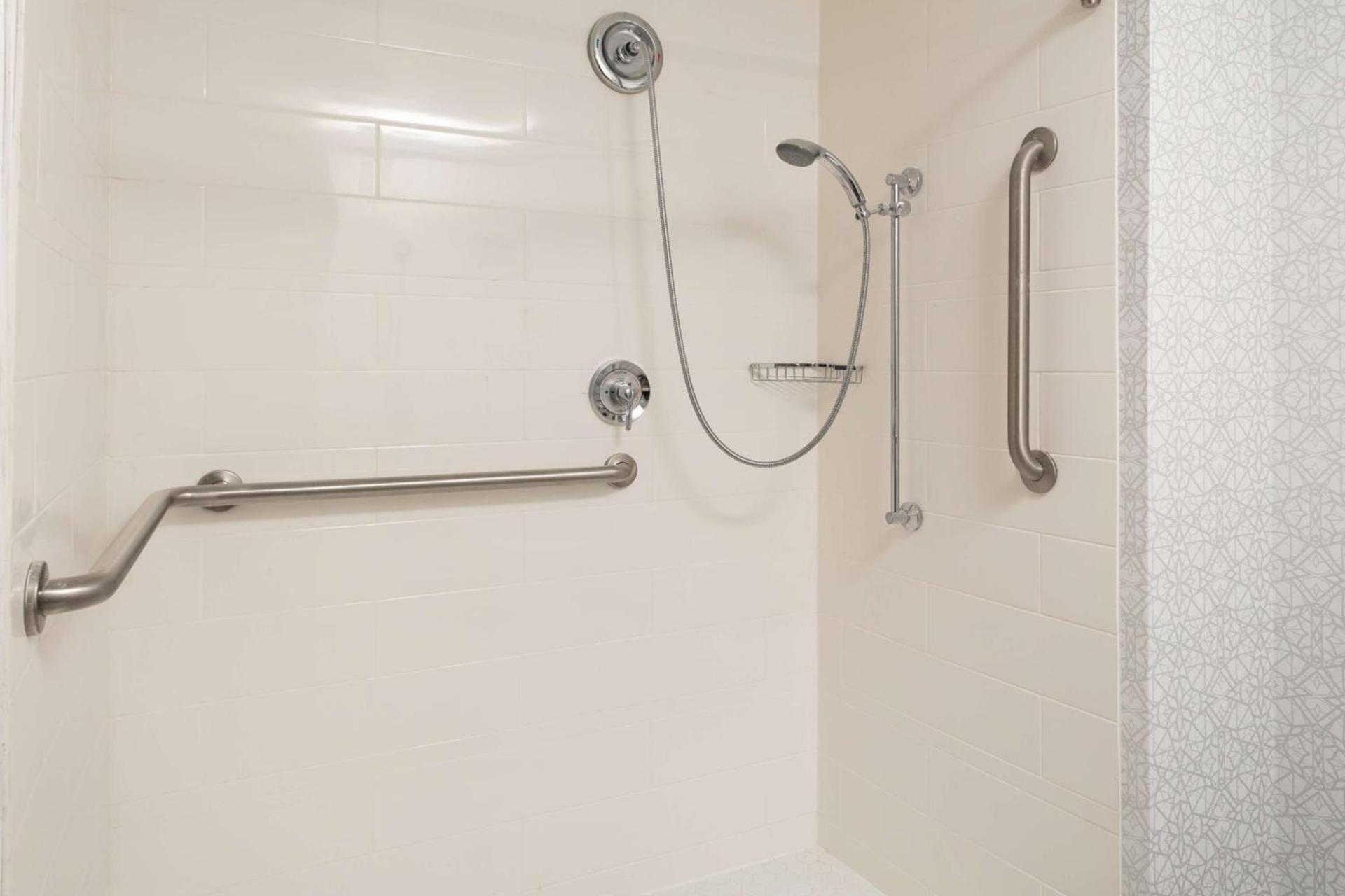Hampton Inn Gretna - Smith Mountain Lake photo 18