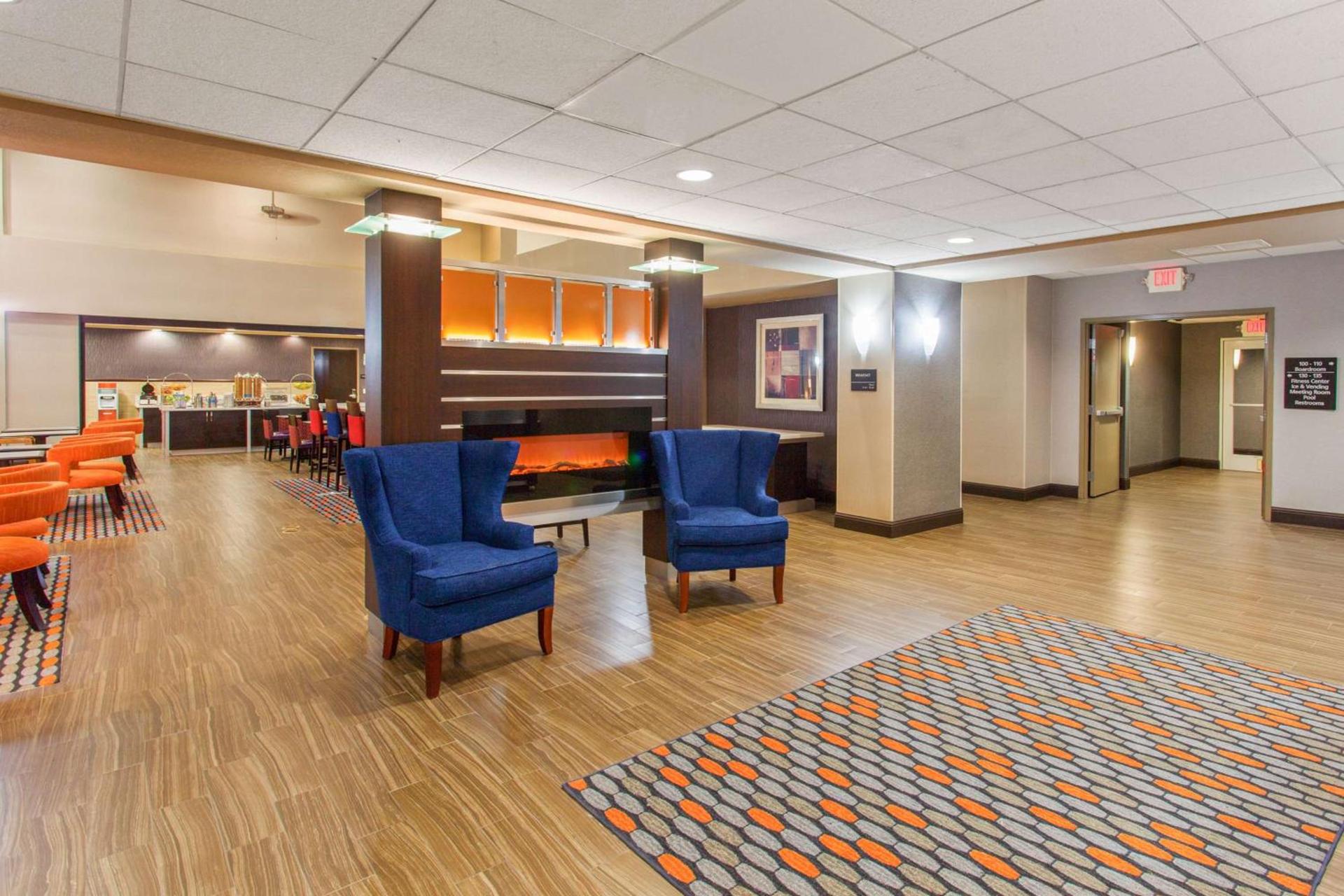 Hampton Inn and Suites Merced photo 3