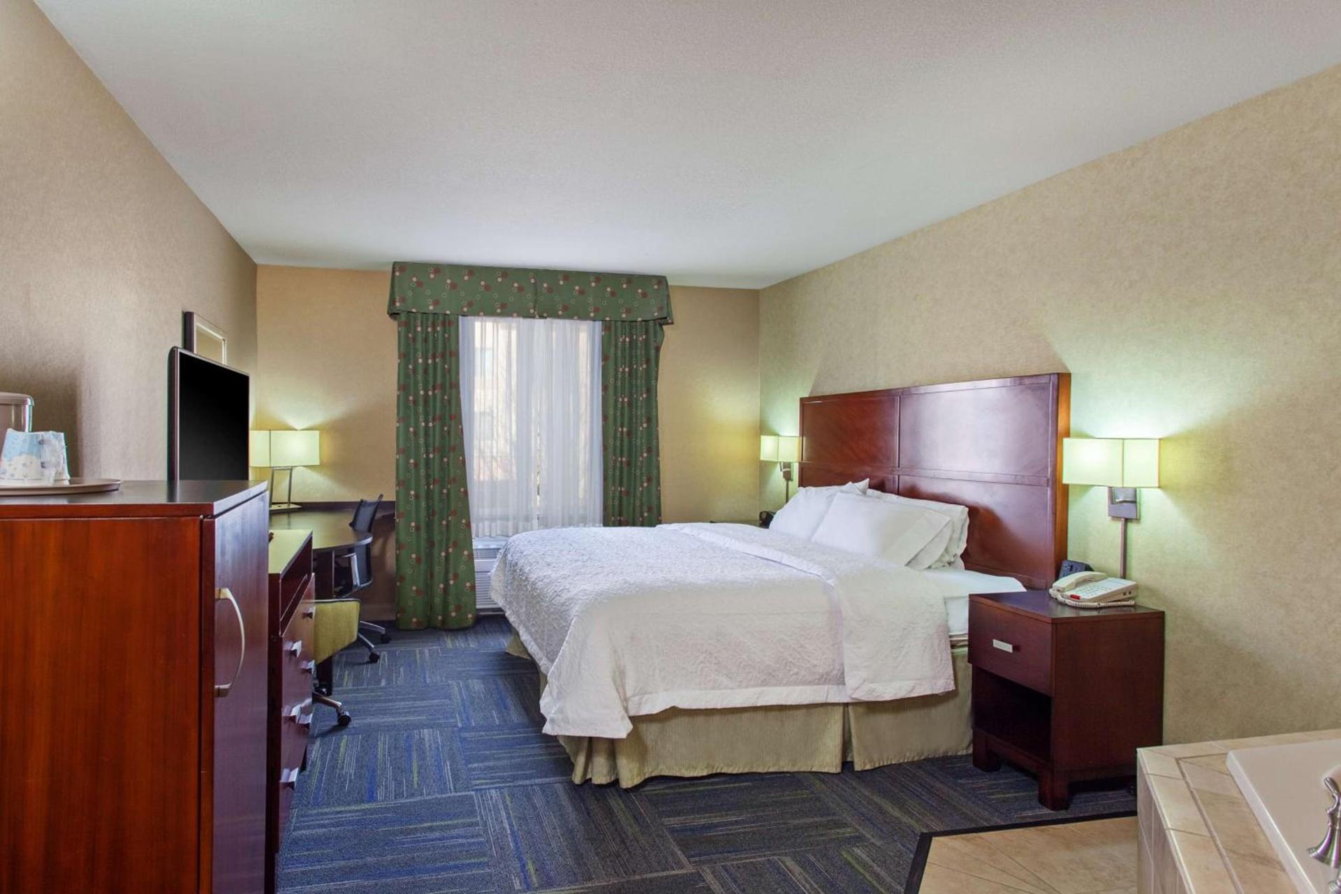 Hampton Inn and Suites Merced photo 9