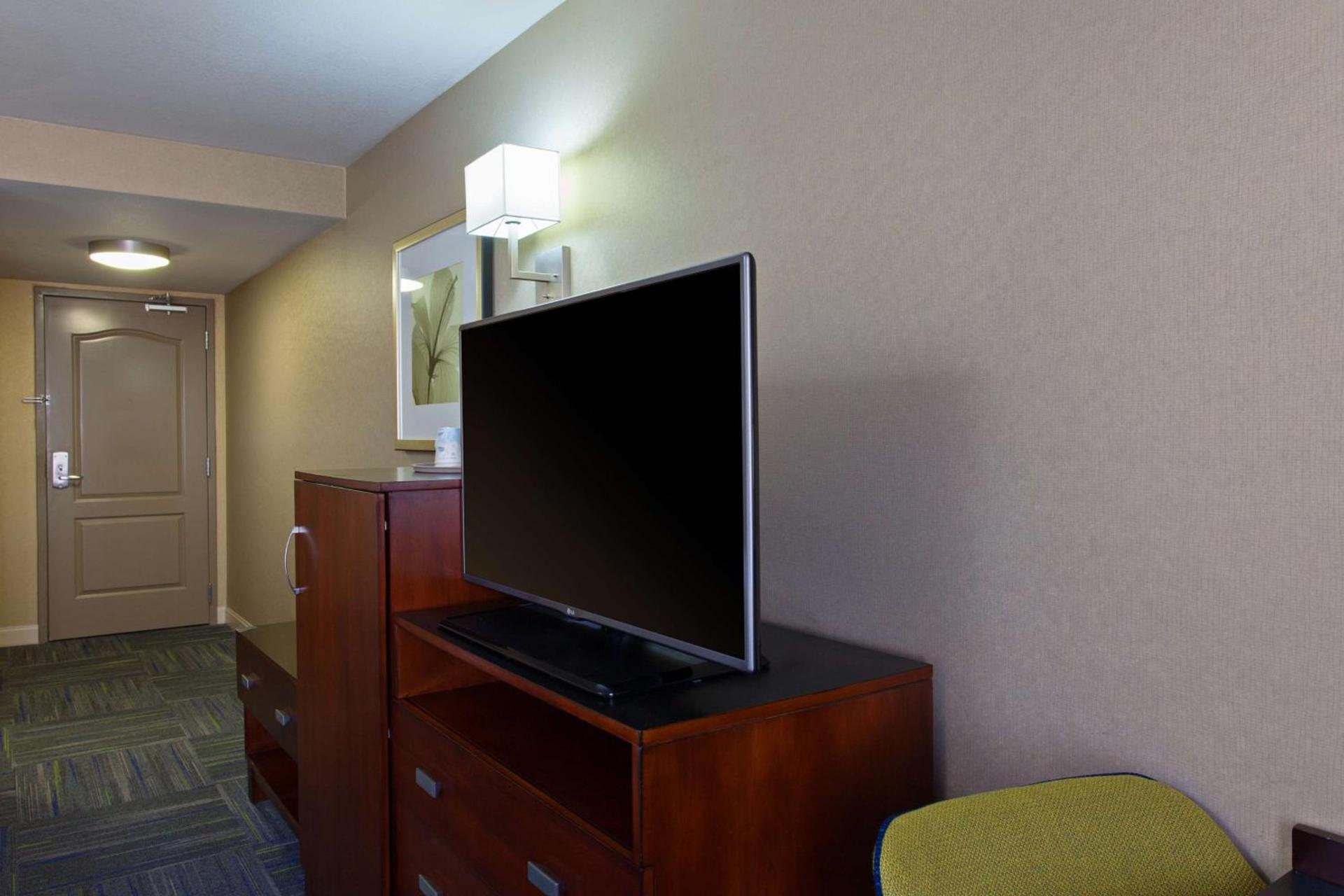Hampton Inn and Suites Merced photo 18