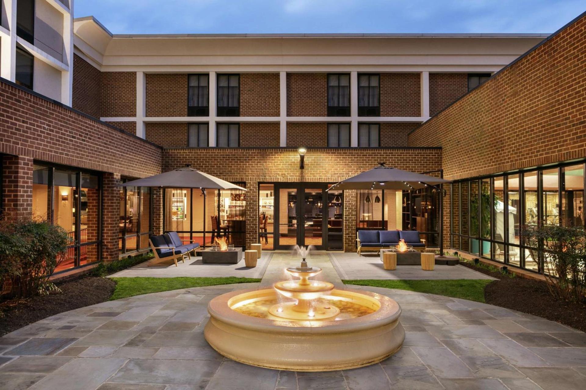 DoubleTree by Hilton McLean Tysons photo 52